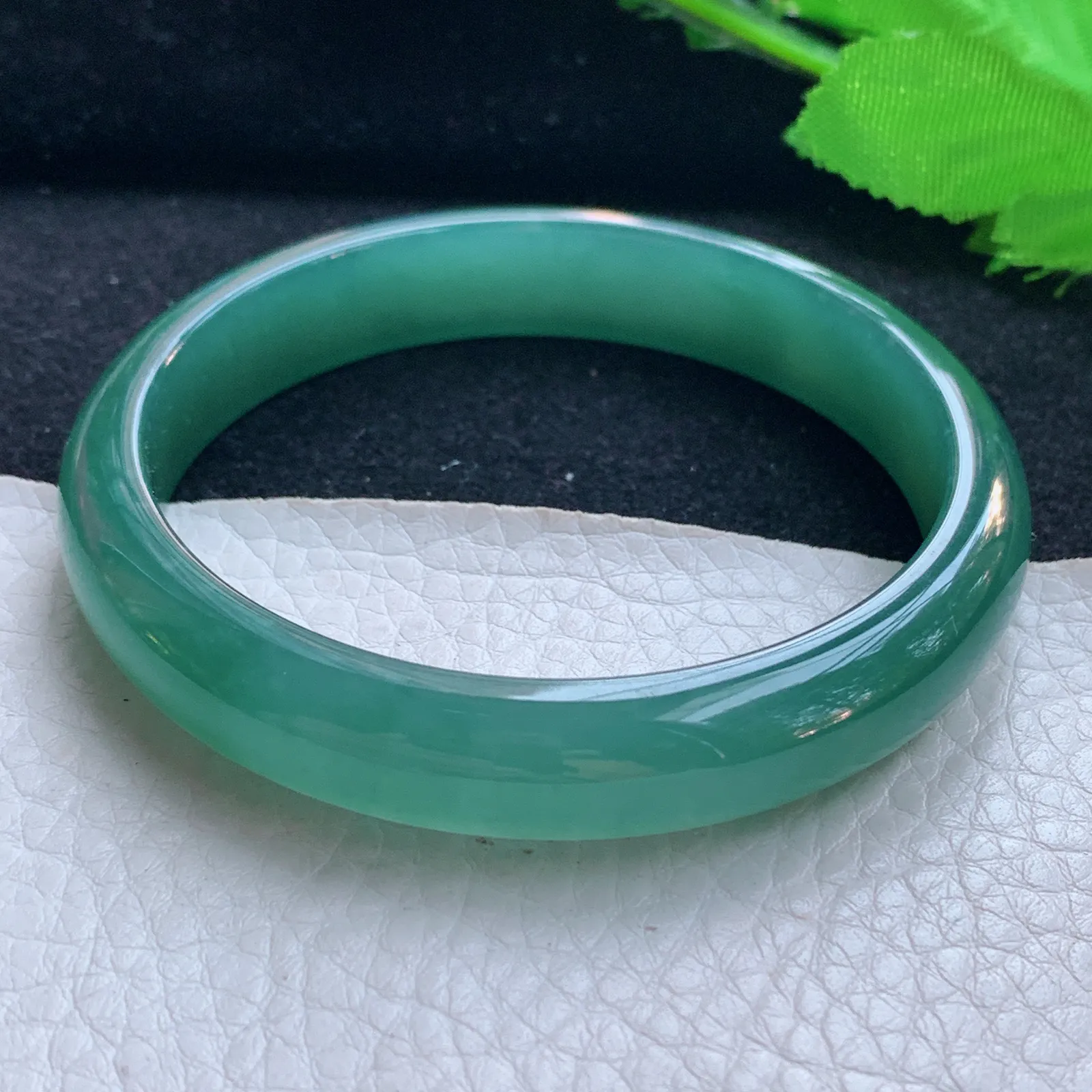 ll大圈口61.5*11*7平安镯 翡翠a货飘冰蓝起光宽边玉镯子 玉手环