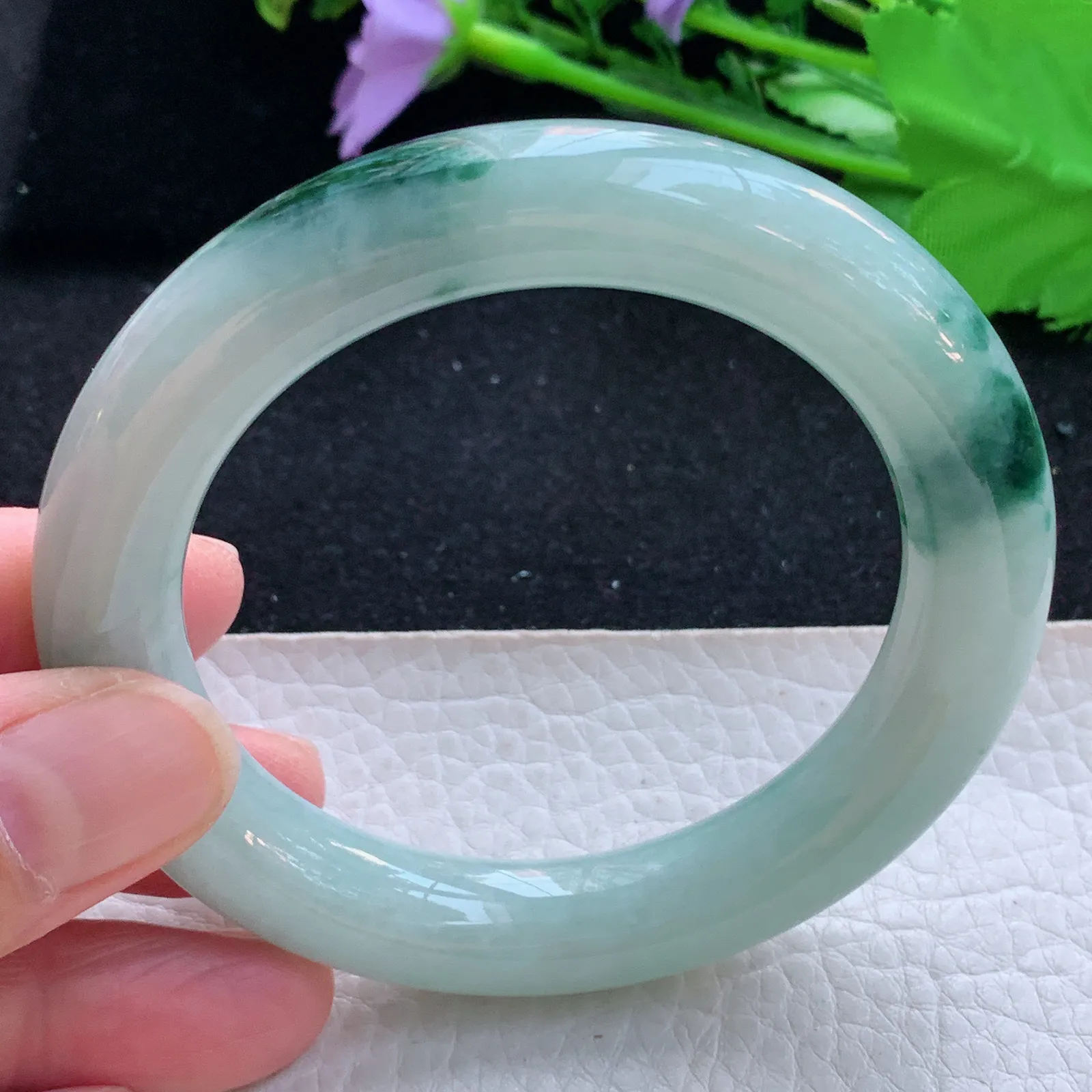 yw5自然光55*11.2*11美人镯 缅甸翡翠a货玉手镯飘花圆条玉手环