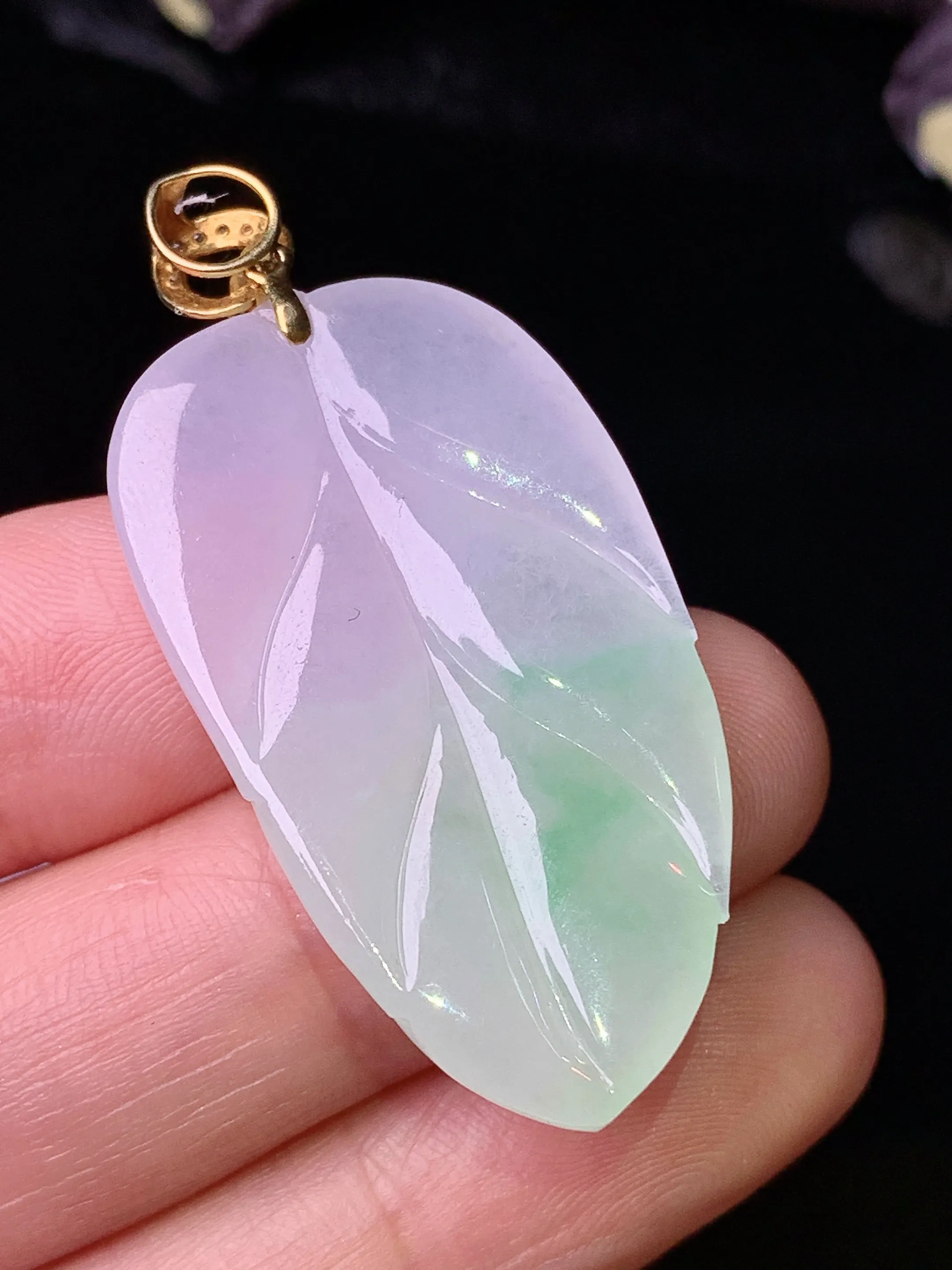 18k金镶嵌飘绿树叶吊坠 玉质细腻 色泽清新艳丽 整体尺寸43.5*20.6*4.8