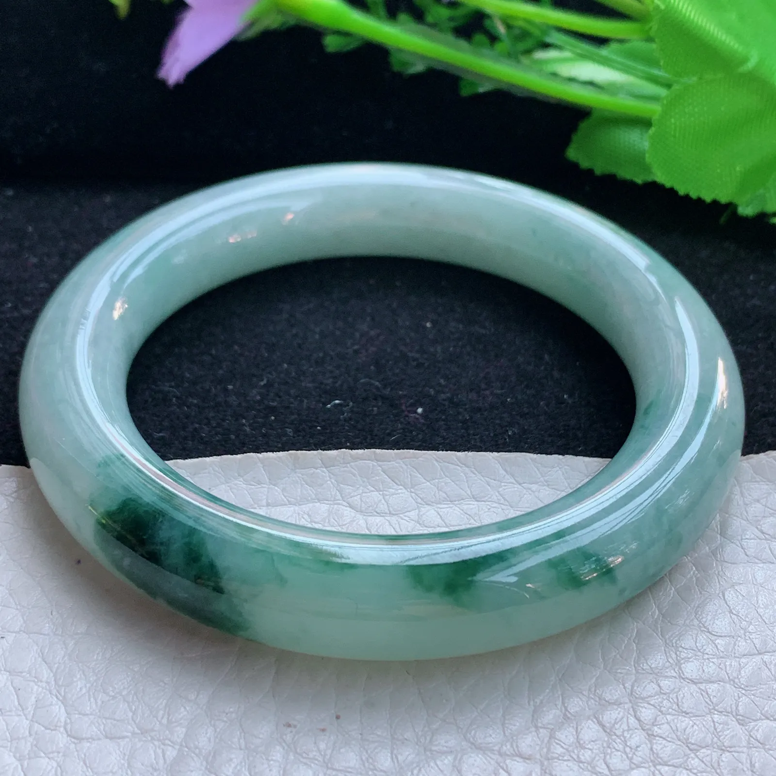 yw5自然光55*11.2*11美人镯 缅甸翡翠a货玉手镯飘花圆条玉手环