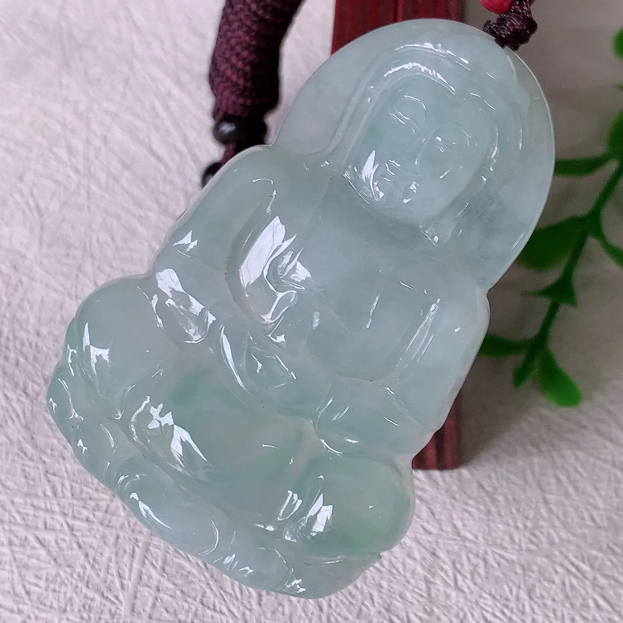 自然光实拍，冰种翡翠正装观音菩萨吊坠，净瓶观音，冰透亮泽，美观亮丽，观音面相端庄#46.22