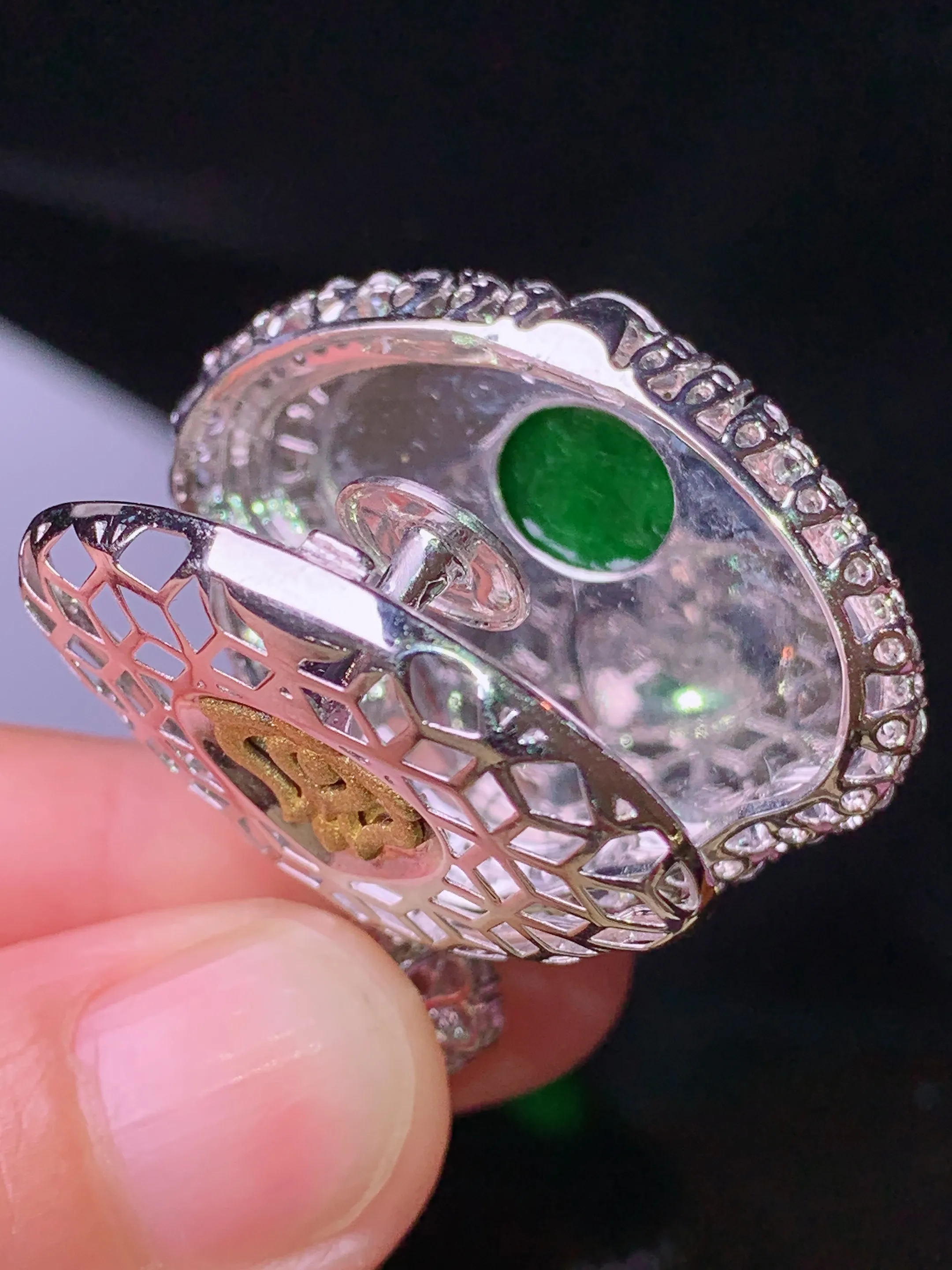 18k金钻镶嵌满绿佛公吊坠 玉质细腻 色泽清新艳丽 整体尺寸34*33*11