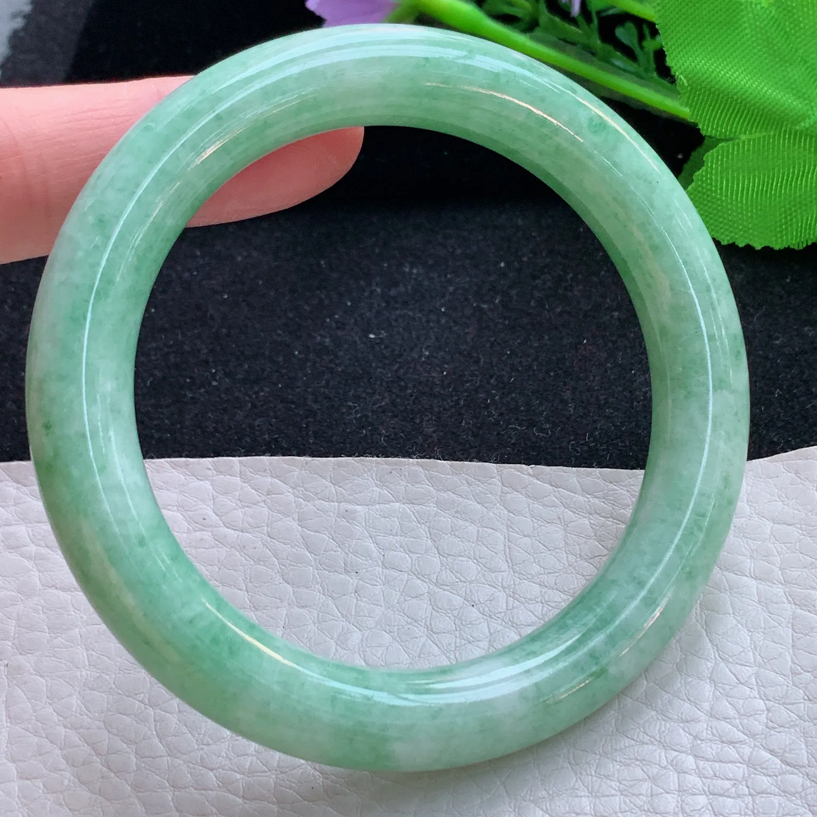 n自然光58*10.5美人镯 缅甸翡翠a货玉手镯果绿甜美圆条玉手环