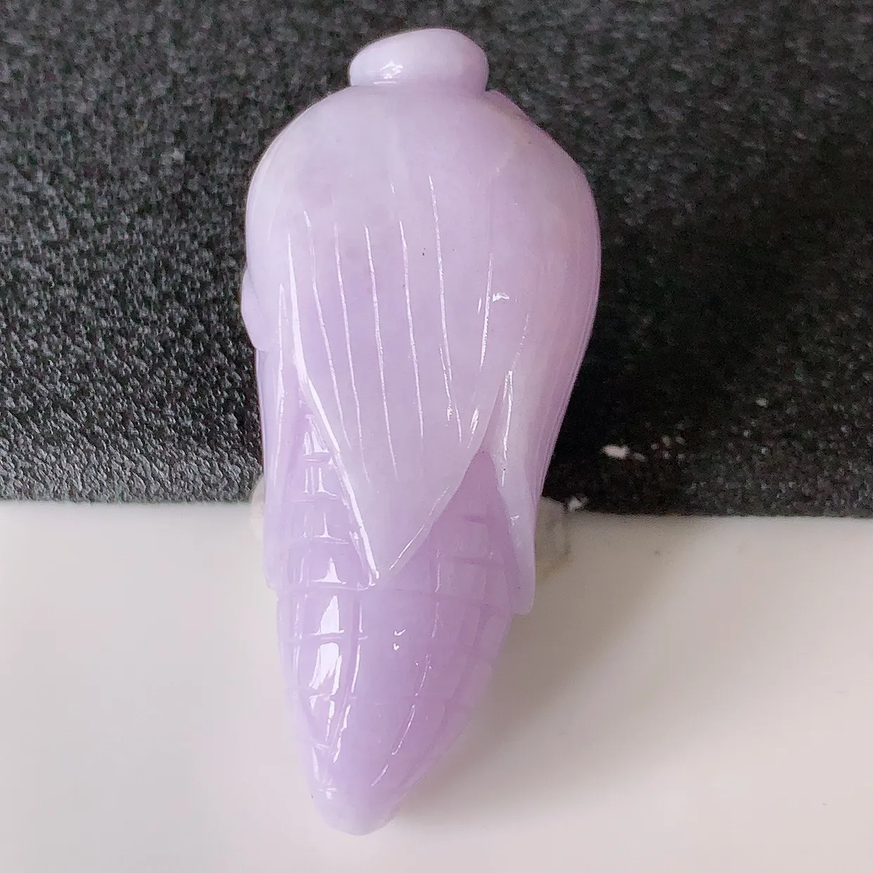 自然光实拍，冰润紫罗兰翡翠玉米吊坠，多子多福，种老水足，雕工精湛 ，寓意美好，佩戴时尚出众！#05.22