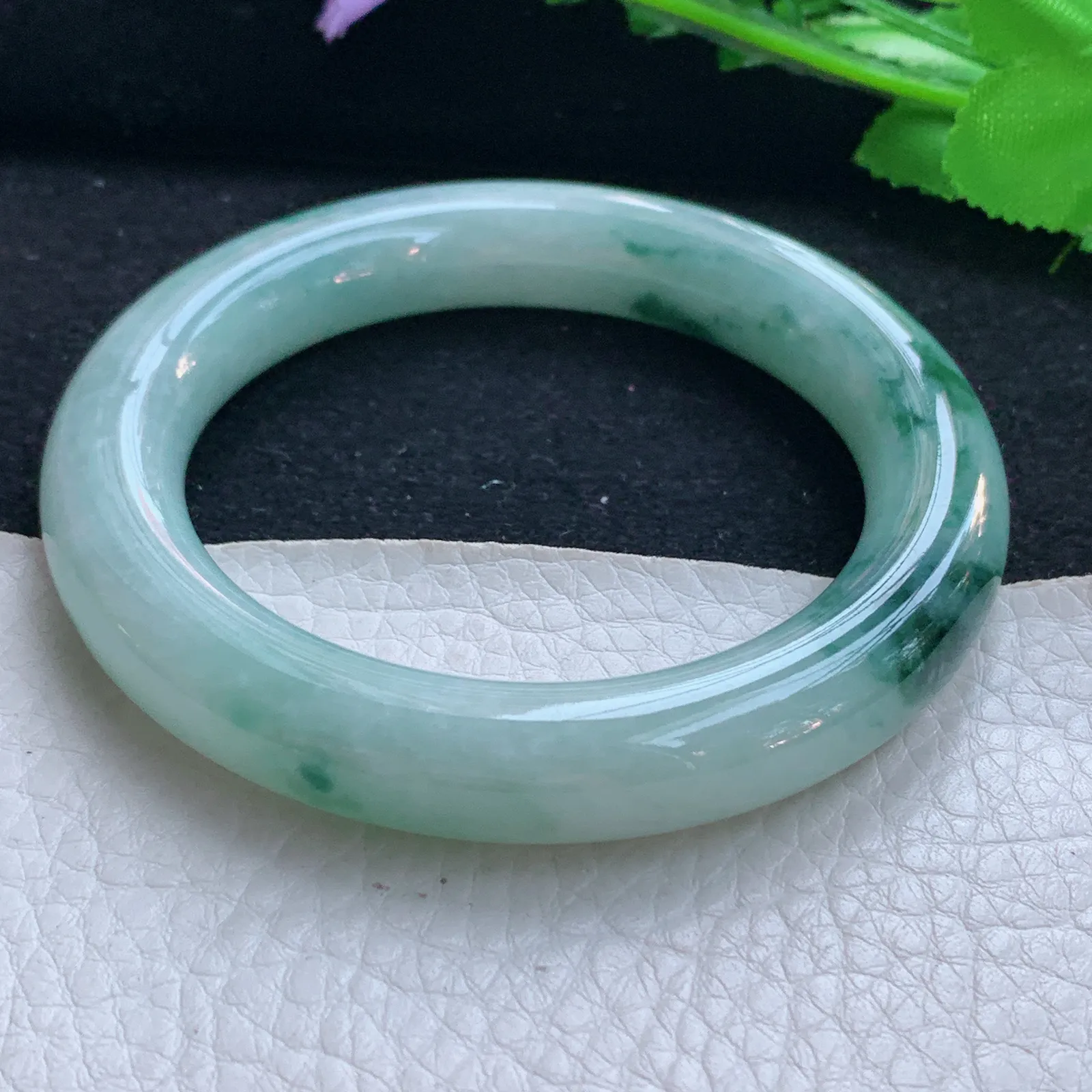 yw5自然光55*11.2*11美人镯 缅甸翡翠a货玉手镯飘花圆条玉手环