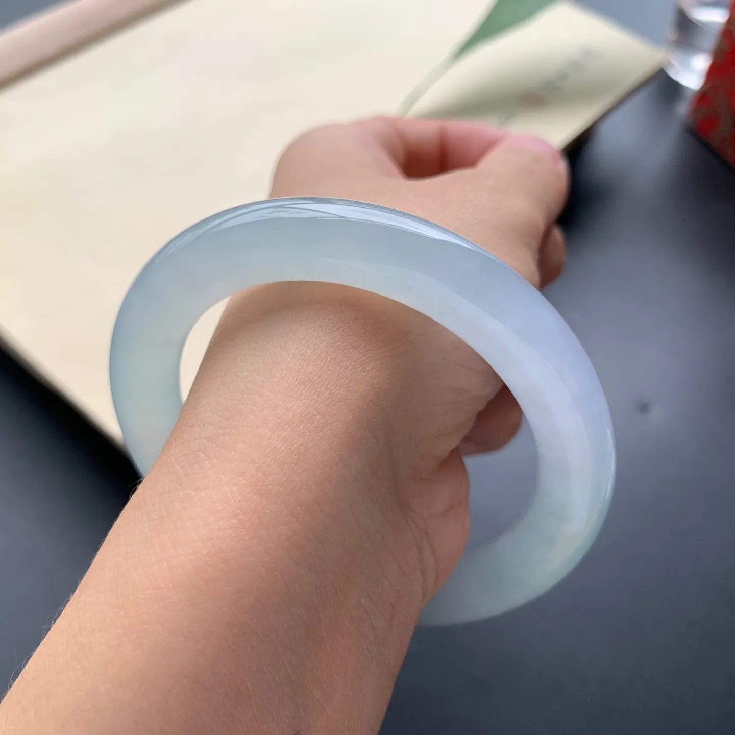 53.5圈口冰晴底圆条手镯 尺寸：53.5-9.8，无纹裂，水润透亮，胶感十足