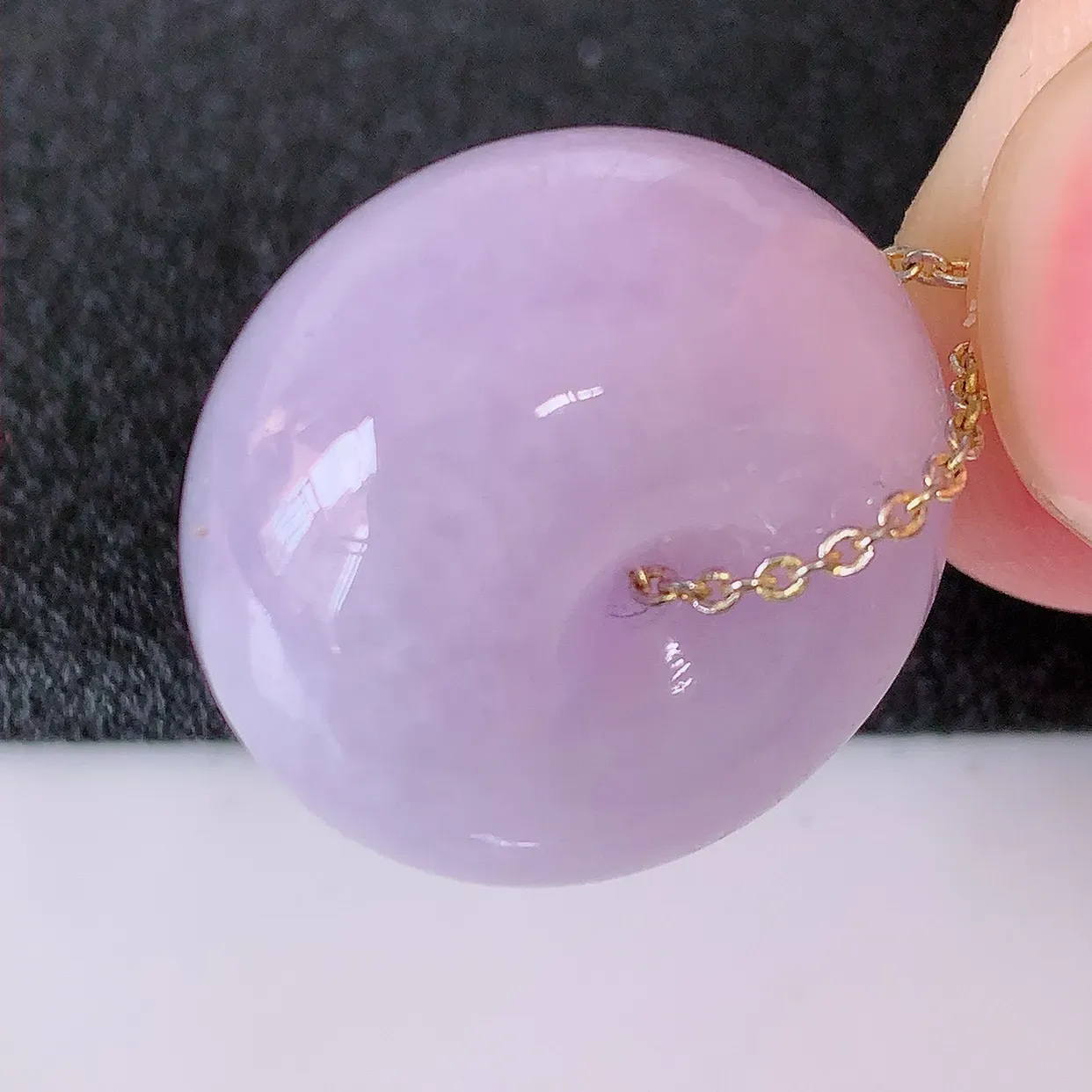 自然光实拍，冰润紫罗兰翡翠路路通吊坠，寓意时来运转、财源滚滚，款式新颖时尚， 日常百搭的款！配图银链#05.20