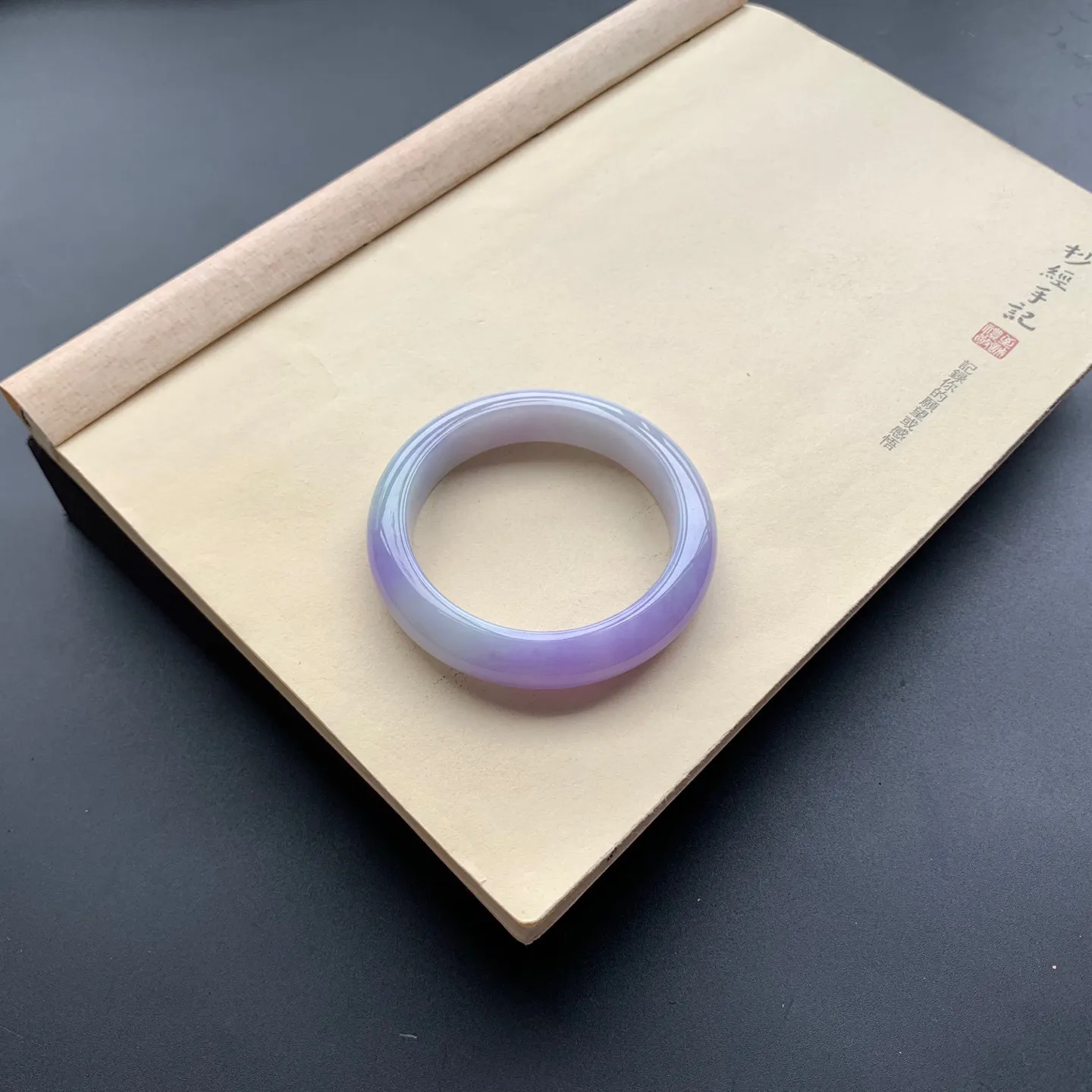 57.5圈口紫罗兰正圈手镯 尺寸：57.5-13.2-9.5，无纹裂，细腻光滑，色泽浓郁