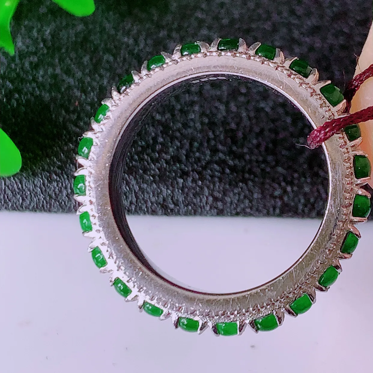 冰透满绿翡翠925银镶嵌时来运转戒指，自然光实拍，翠色灵动，颜色漂亮，种老水足，品相佳，佩戴佳品！#98.22整体17*5.8*3.2裸石2.2*2.2，14圈口