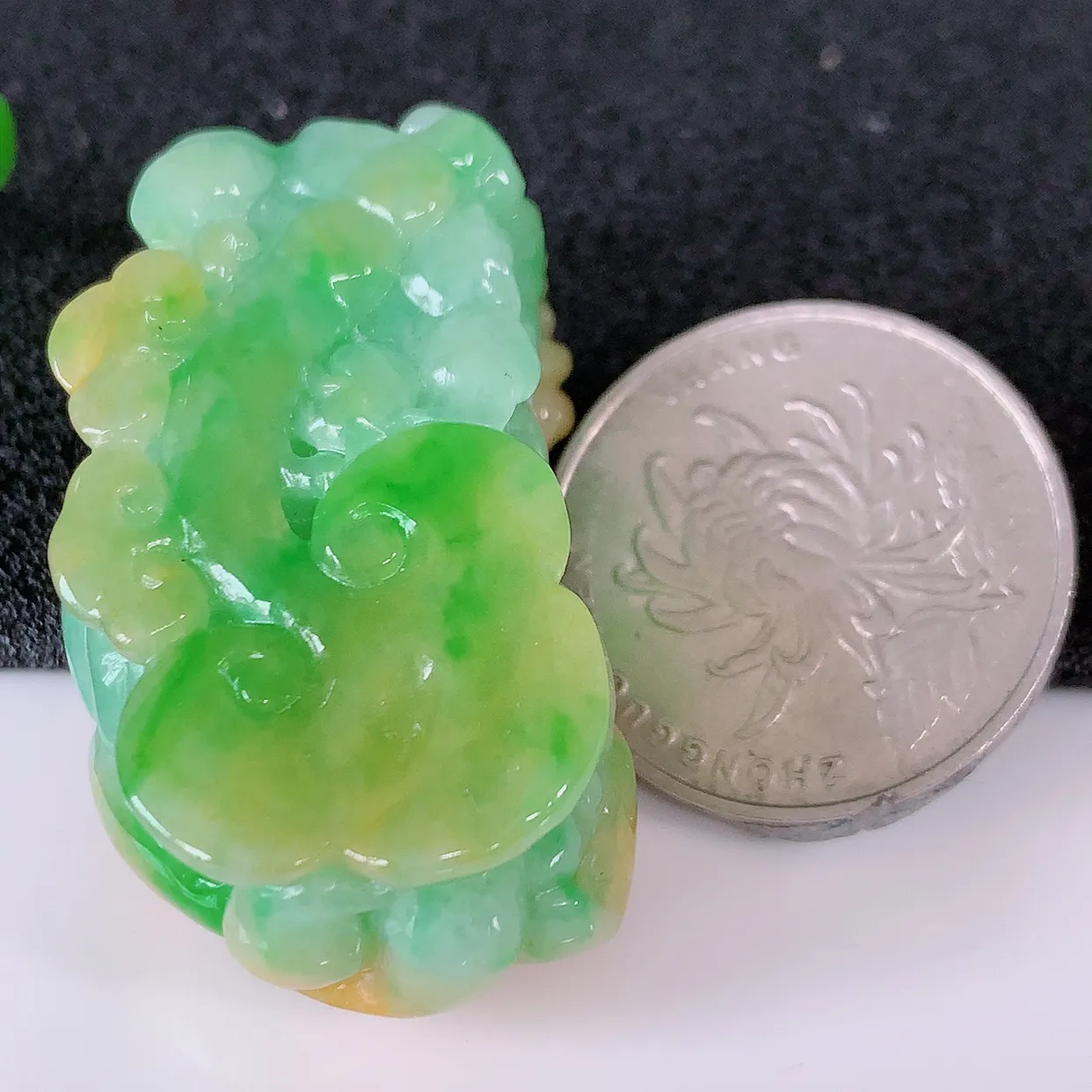 自然光实拍，特色冰润黄加绿翡翠招财貔貅吊坠，民间有“一摸 貔貅运程旺盛，再摸貔貅财运滚滚，三摸貔貅平步青云 ”的美好祝愿。#97.20