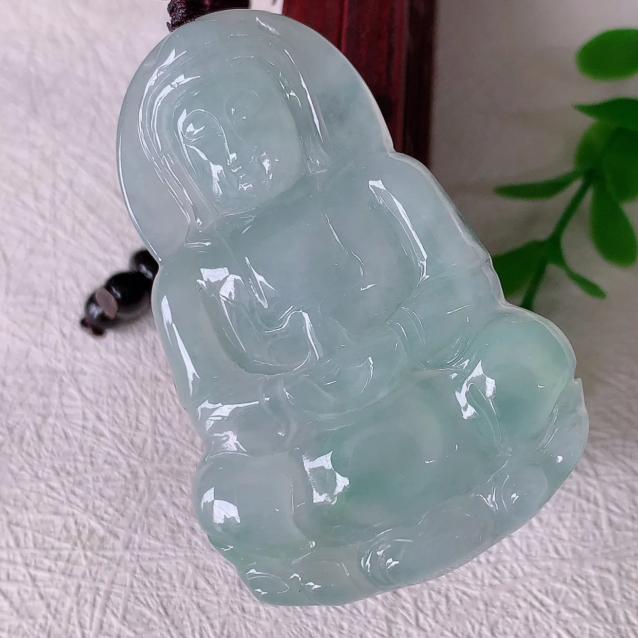 自然光实拍，冰种翡翠正装观音菩萨吊坠，净瓶观音，冰透亮泽，美观亮丽，观音面相端庄#46.22
