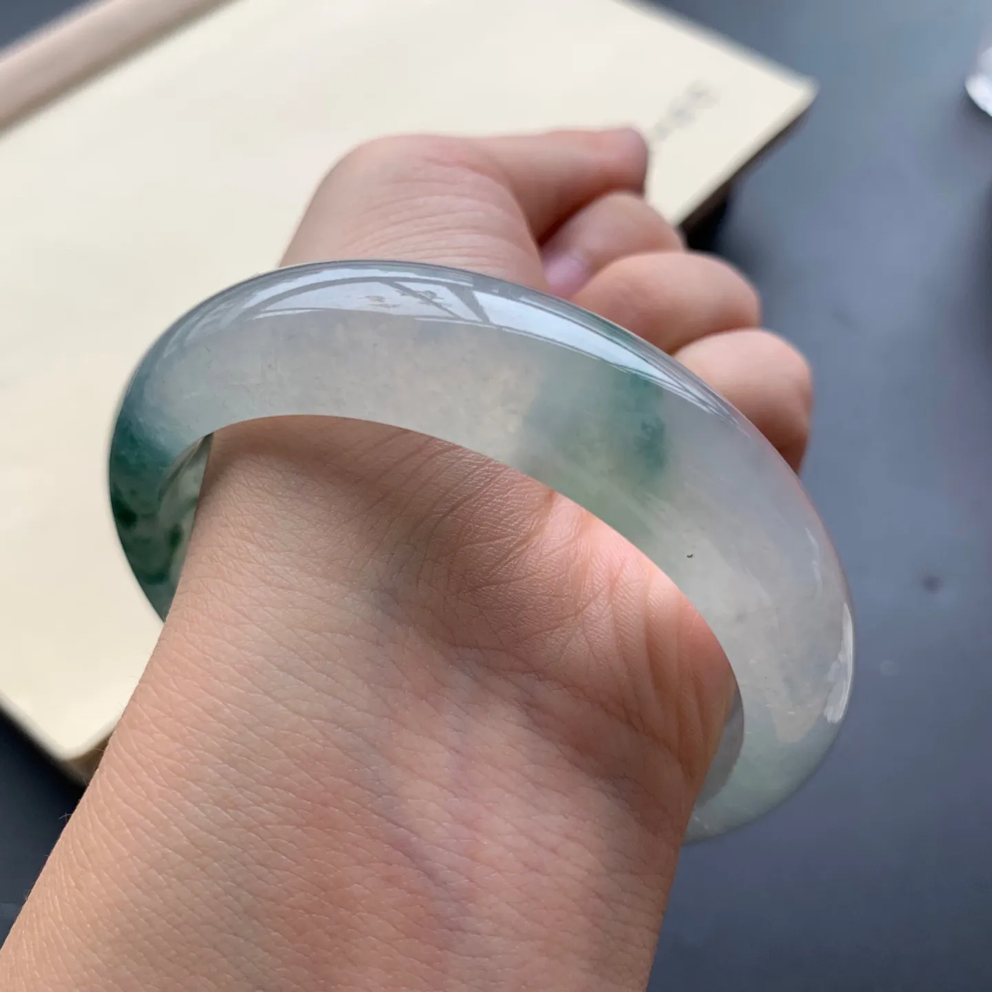 58.5圈口冰种飘花正圈手镯 尺寸：58.5-15-8.3，无纹裂，水润透亮，胶感十足