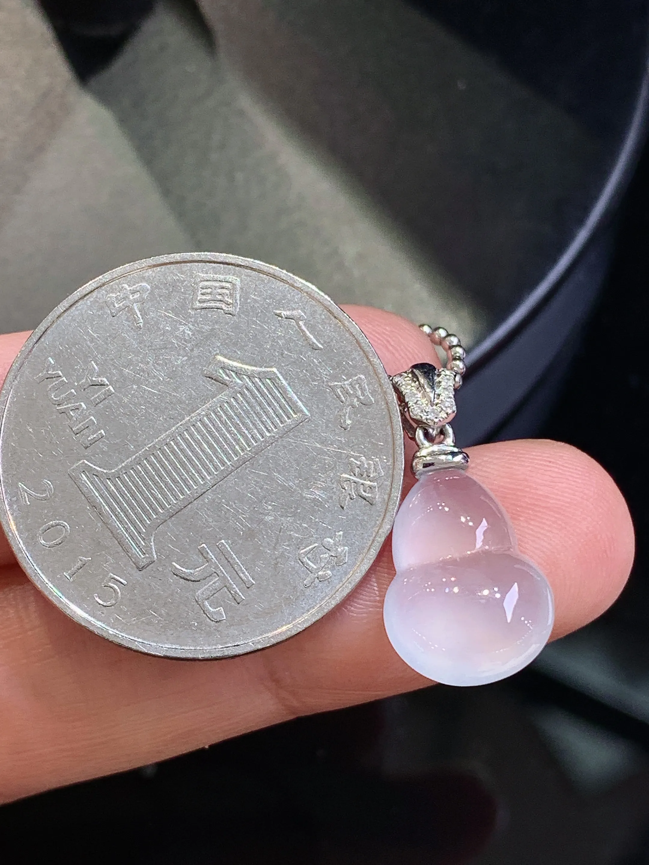 18k金钻镶嵌冰种葫芦吊坠 玉质细腻 色泽清新艳丽 整体尺寸19.8*9.8*4.5