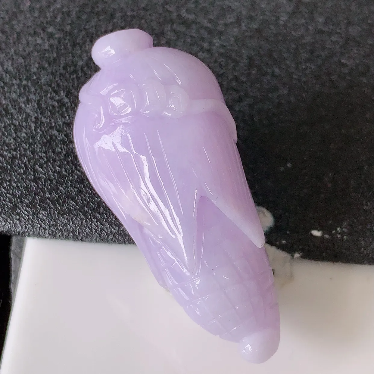 自然光实拍，冰润紫罗兰翡翠玉米吊坠，多子多福，种老水足，雕工精湛 ，寓意美好，佩戴时尚出众！#05.22