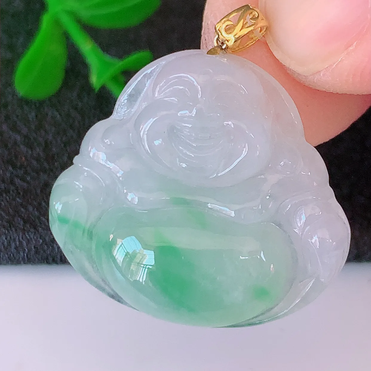 18K金镶嵌冰飘绿翡翠佛公吊坠，玉笑佛，饱满，开脸喜庆配戴优雅迷人！#49.20整27.5裸裸25*22.8*5.8