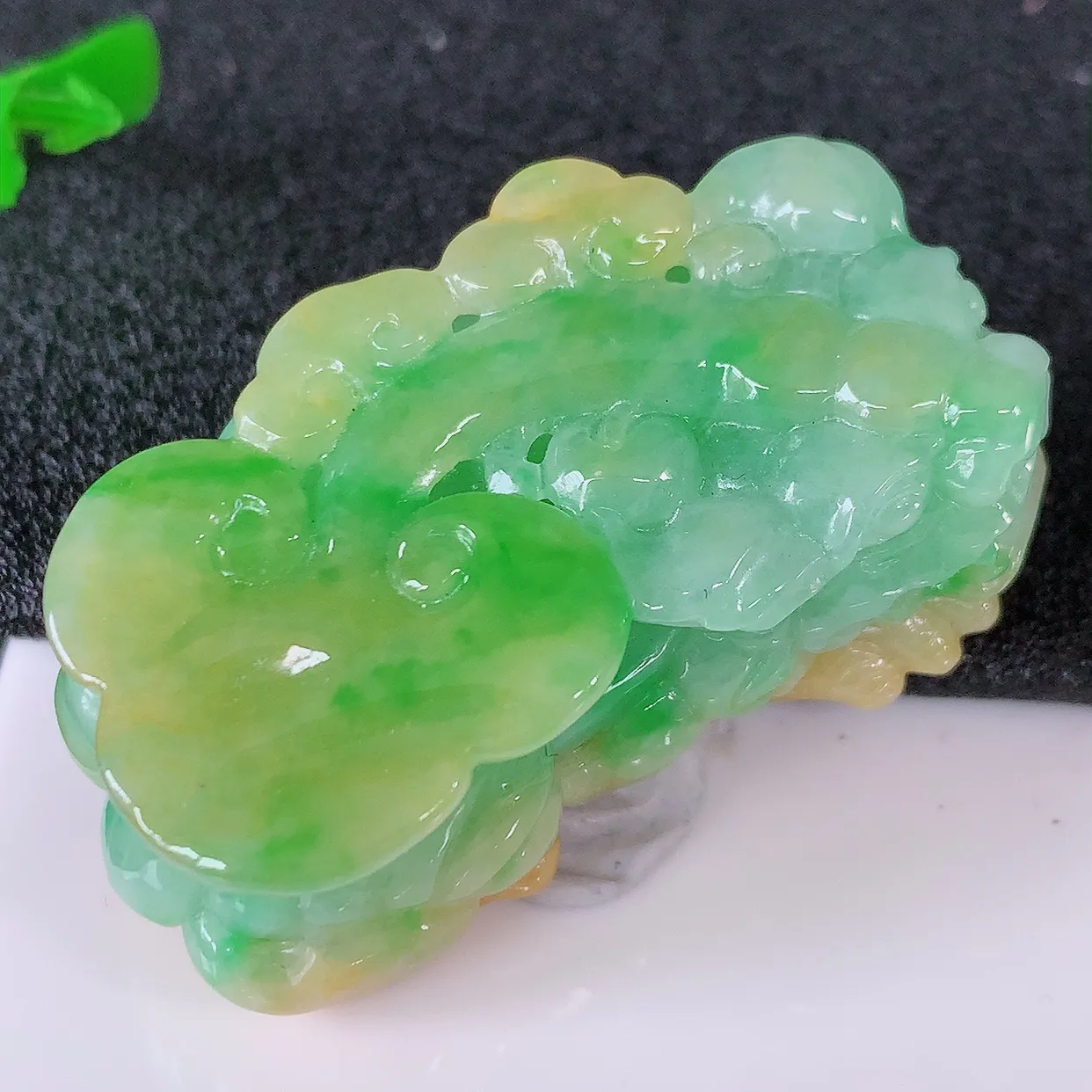 自然光实拍，特色冰润黄加绿翡翠招财貔貅吊坠，民间有“一摸 貔貅运程旺盛，再摸貔貅财运滚滚，三摸貔貅平步青云 ”的美好祝愿。#97.20