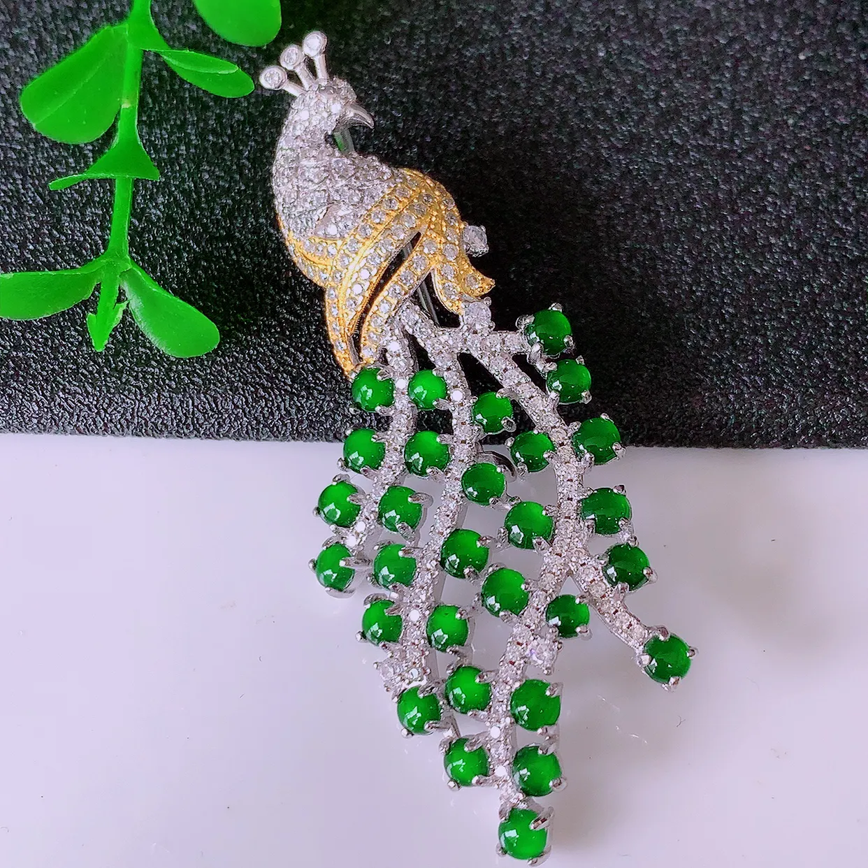 冰透满绿翡翠925银镶嵌凤凰胸针，自然光实拍，翠色灵动，颜色漂亮，种老水足，品相佳，佩戴佳品！#98.22整体55*22.5*8.5裸石2.8*2.8