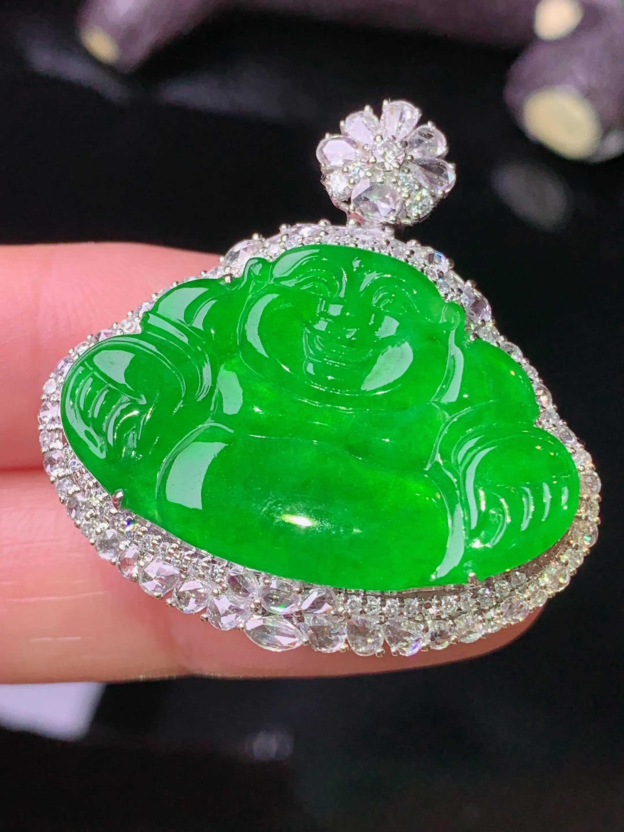 18k金钻镶嵌满绿佛公吊坠 玉质细腻 色泽清新艳丽 整体尺寸34*33*11