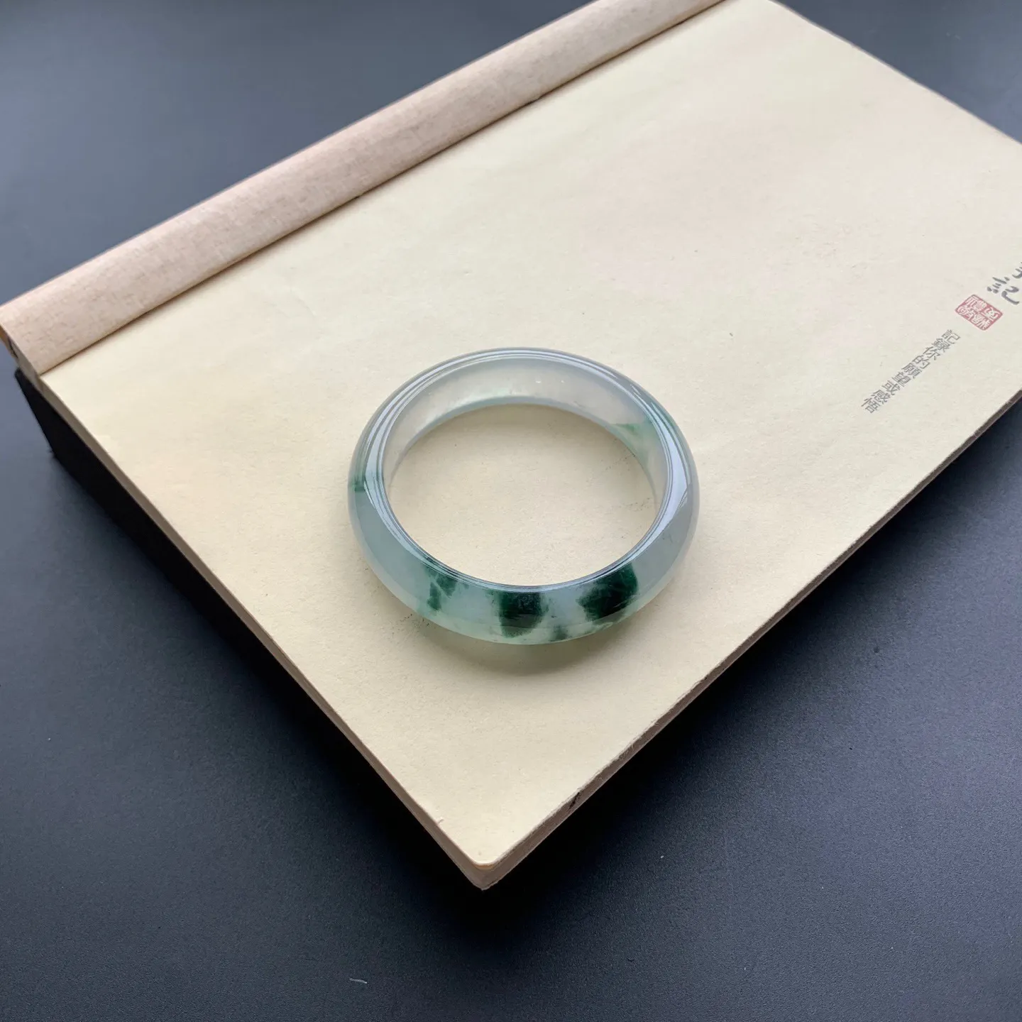 58.5圈口冰种飘花正圈手镯 尺寸：58.5-15-8.3，无纹裂，水润透亮，胶感十足