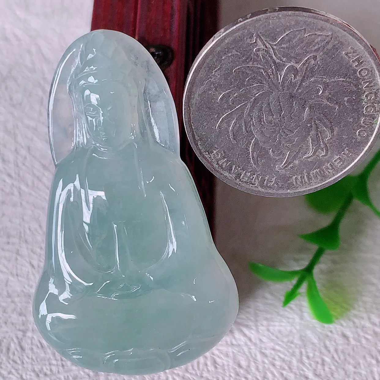 自然光实拍，冰种翡翠观音菩萨吊坠，净瓶观音，冰透亮泽，美观亮丽，观音面相端庄#46.22