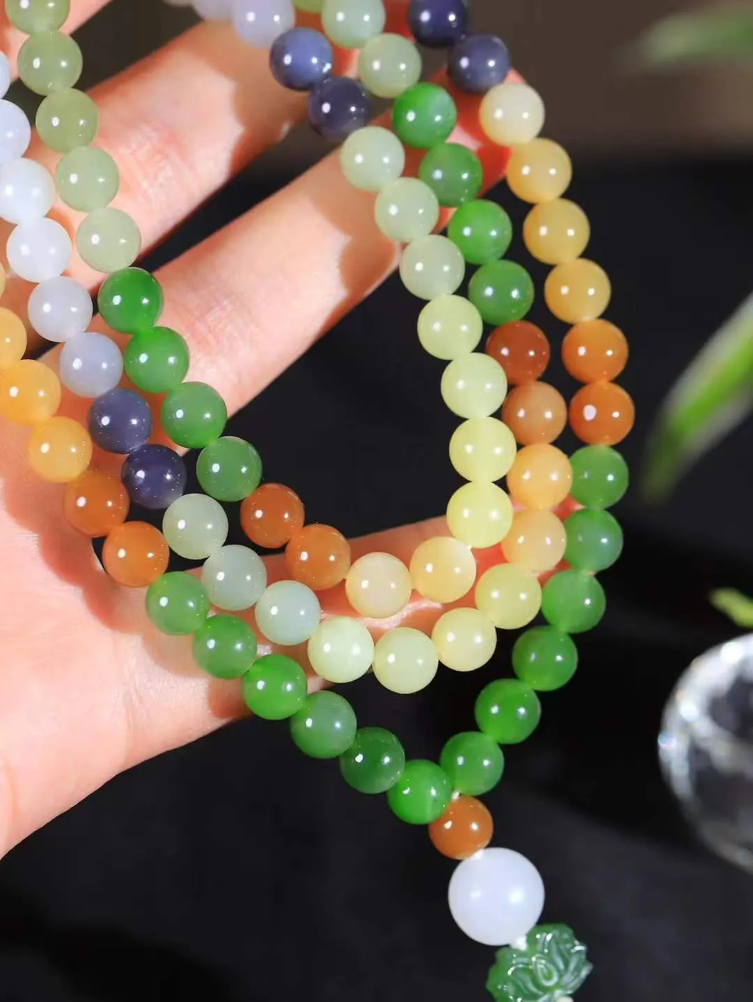 【链.108】

精品️和田玉多宝圆珠挂链 玉质温润细腻 油性十足 佩戴舒适。珠珠落玉盘，间关莺语花底滑，一生美好时光，无论身在何处，都有它相伴相守。事事顺遂，幸福美满，吉祥如意。重90克 尺寸取一8mm FDL-441102433