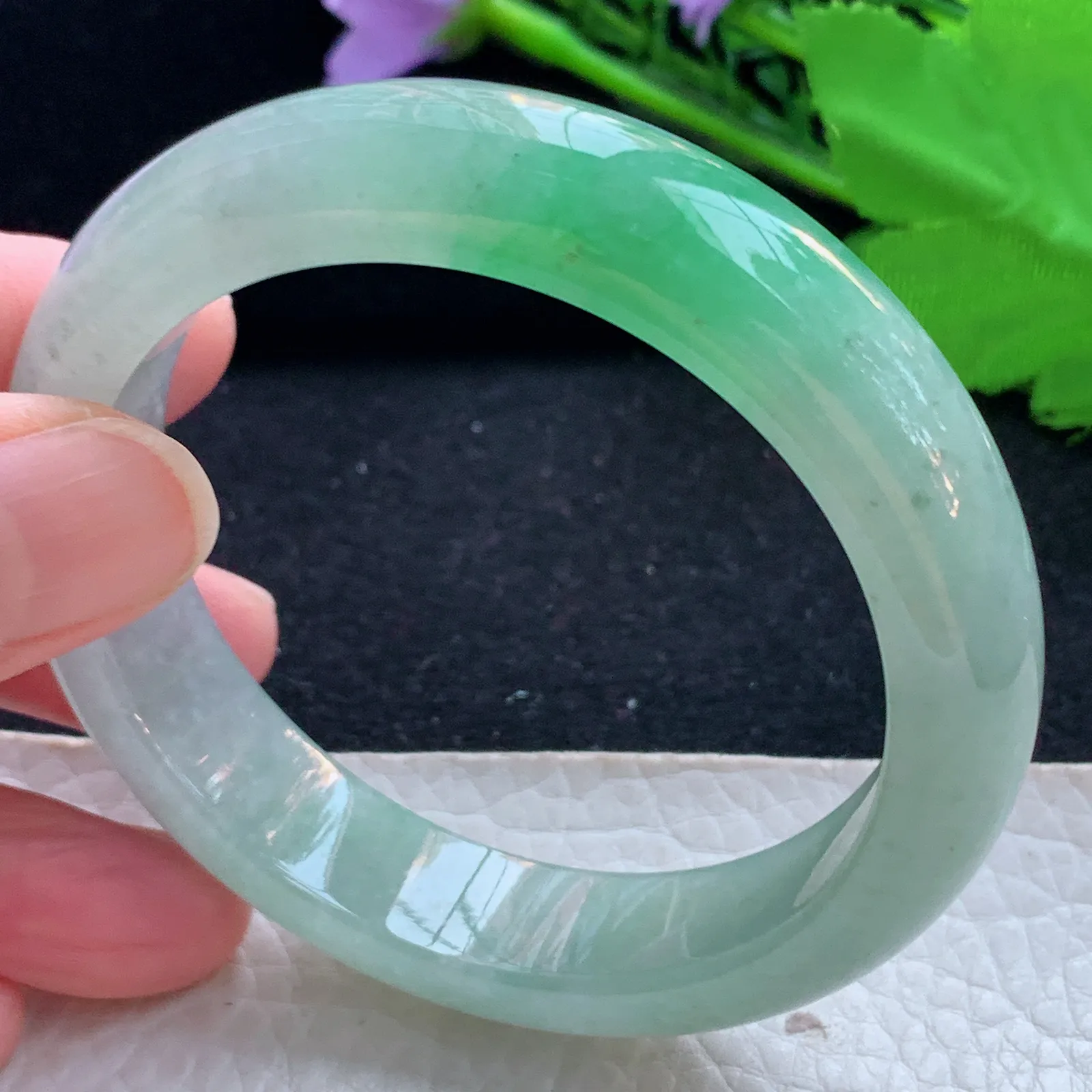 r自然光55*13*8.5平安镯 天然缅甸翡翠a货冰绿宽边玉镯子 玉手环