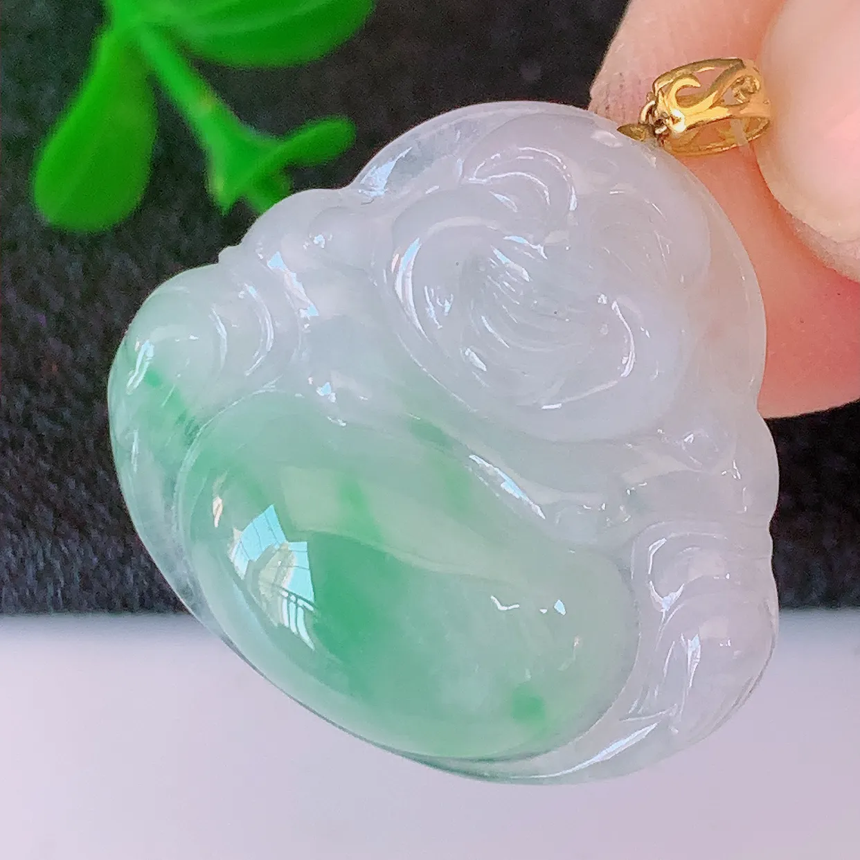 18K金镶嵌冰飘绿翡翠佛公吊坠，玉笑佛，饱满，开脸喜庆配戴优雅迷人！#49.20整27.5裸裸25*22.8*5.8