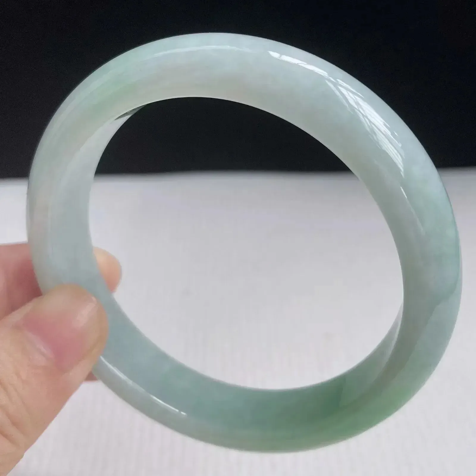 55圈有种有色天然翡翠玉手镯好种水浅绿水润手镯49.66g