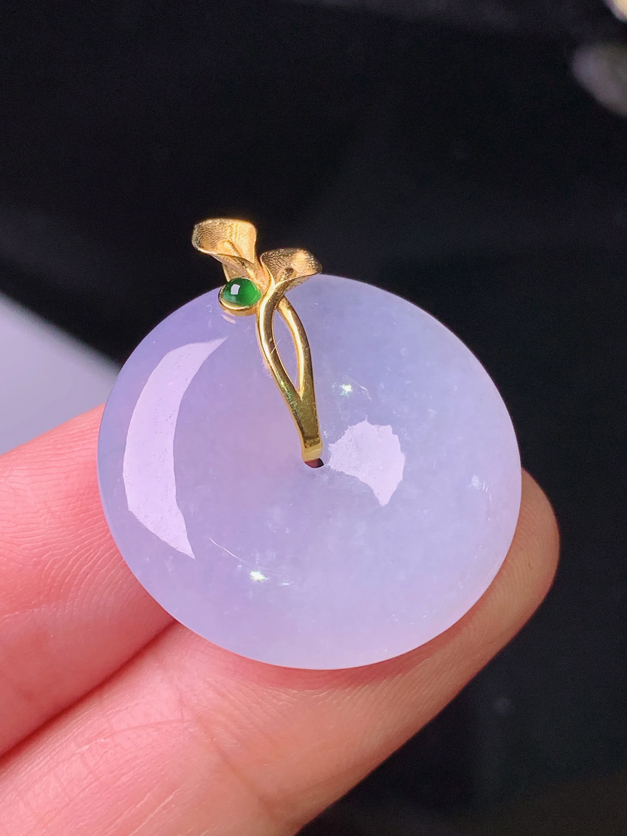 18k金镶嵌淡紫罗兰平安扣吊坠 玉质细腻 色泽清新艳丽 整体尺寸28*24*5.3