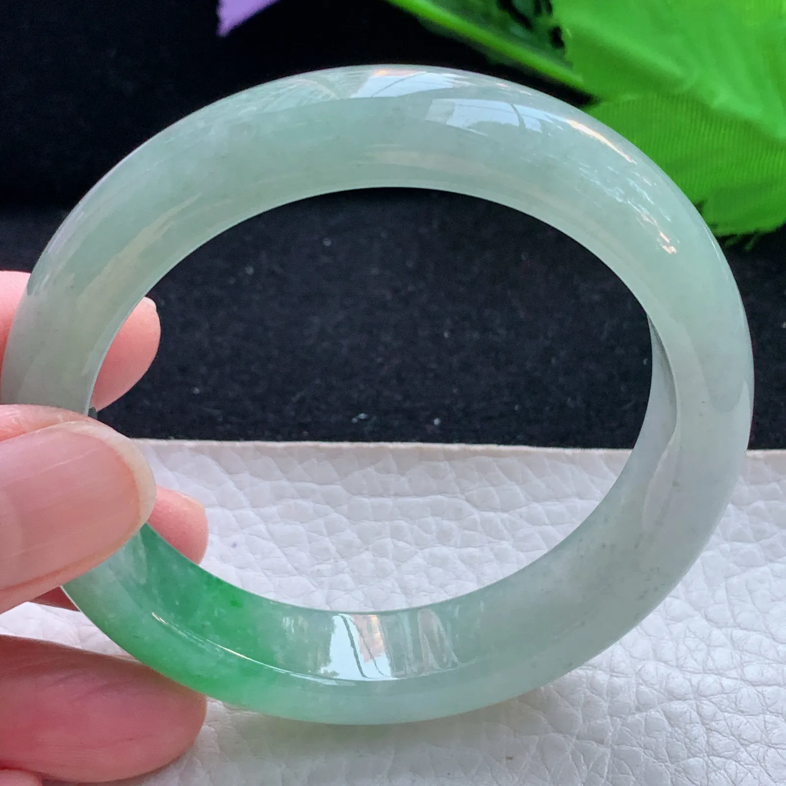 r自然光55*13*8.5平安镯 天然缅甸翡翠a货冰绿宽边玉镯子 玉手环