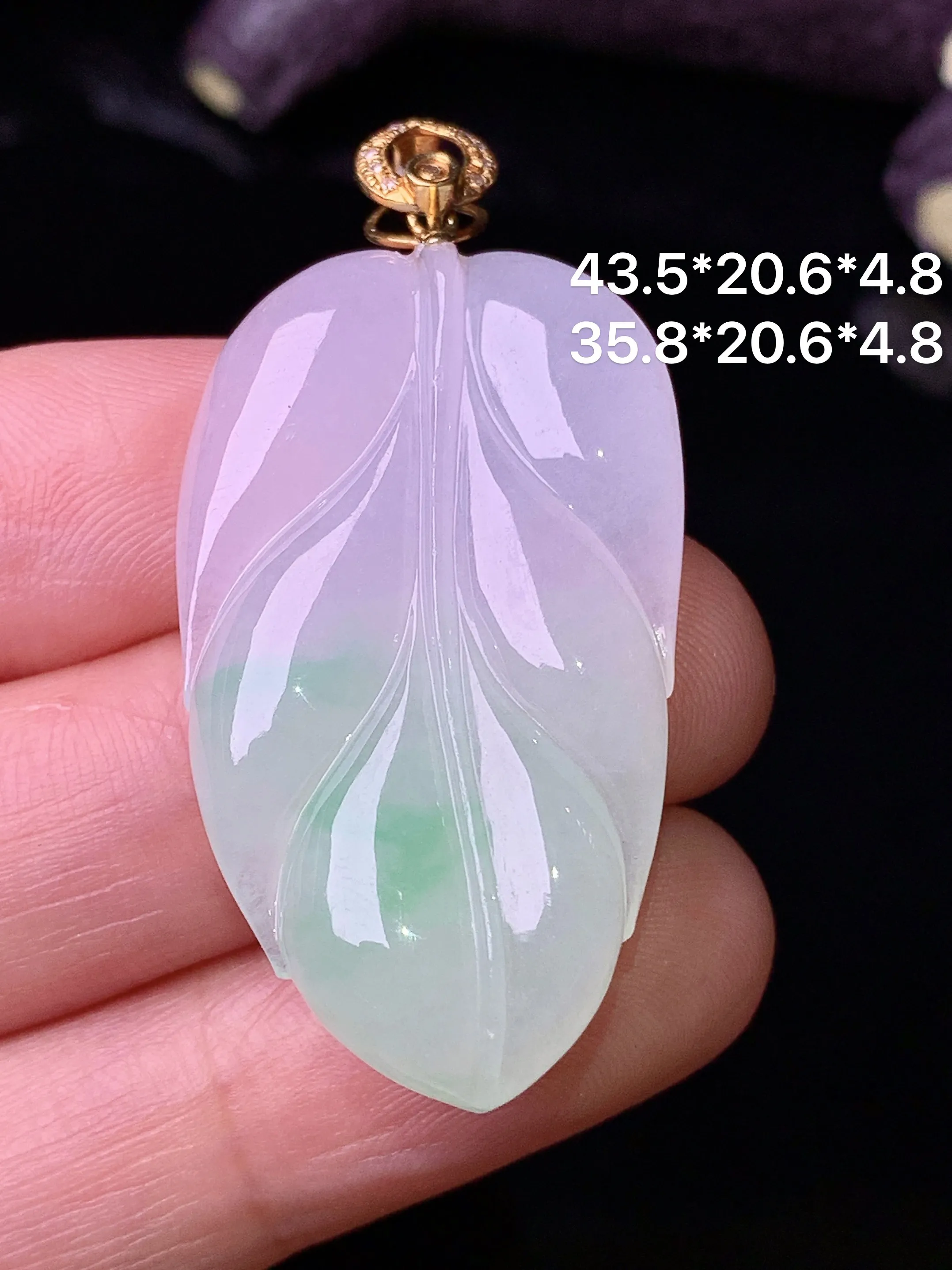 18k金镶嵌飘绿树叶吊坠 玉质细腻 色泽清新艳丽 整体尺寸43.5*20.6*4.8