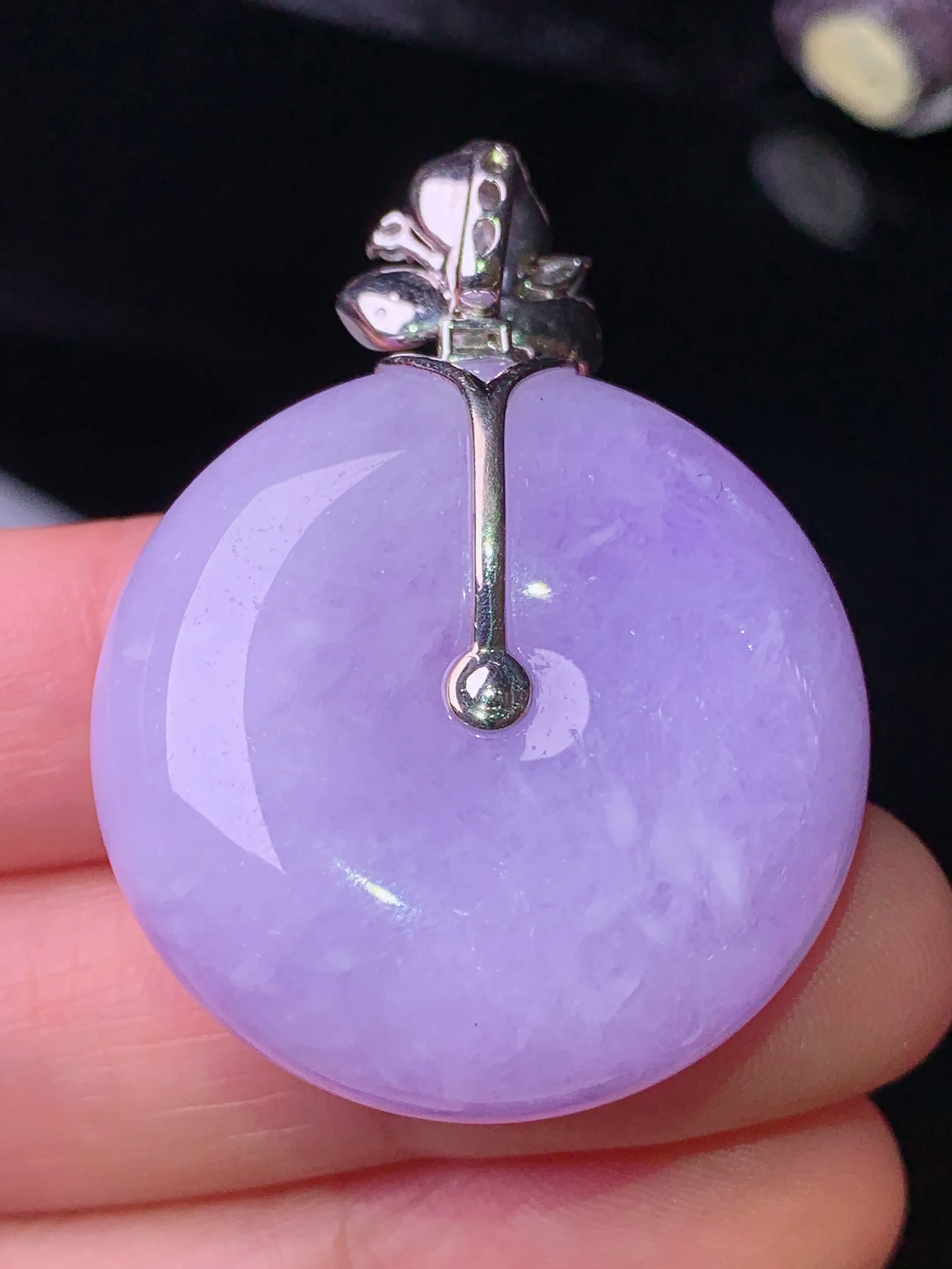 18k金钻镶嵌紫罗兰平安扣吊坠 玉质细腻 色泽清新艳丽 整体尺寸42*30*11.6