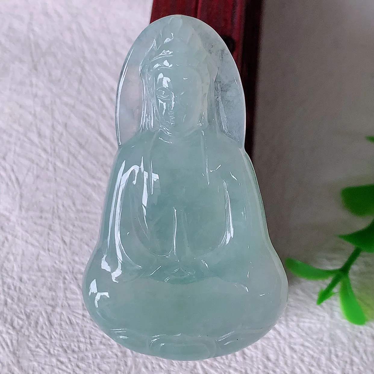 自然光实拍，冰种翡翠观音菩萨吊坠，净瓶观音，冰透亮泽，美观亮丽，观音面相端庄#46.22
