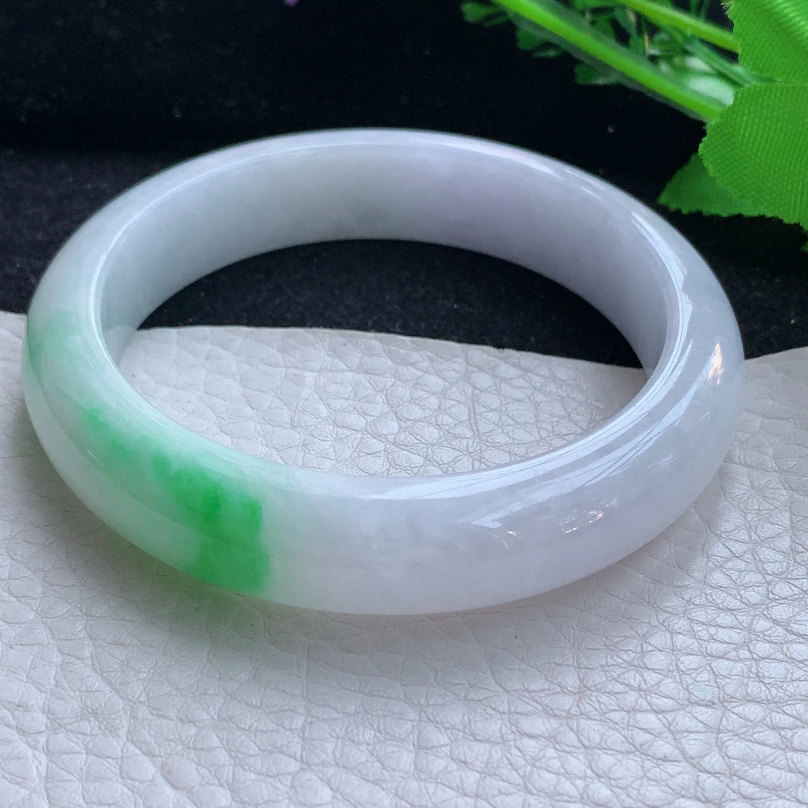 yh自然光57*13.3*8.5平安镯 翡翠a货玉手镯飘绿厚装宽边玉手环 美人镯