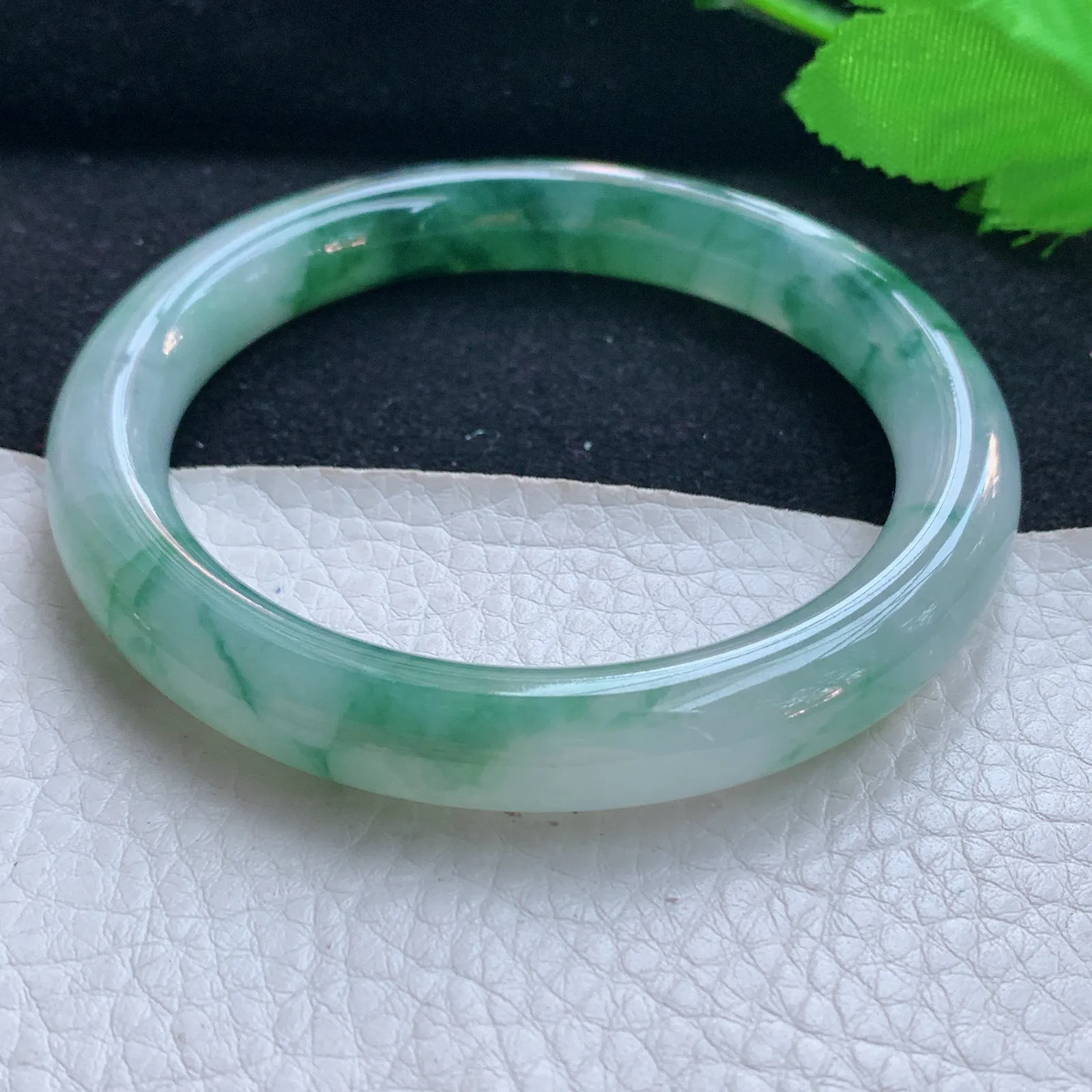 r自然光59*10.2*9.6美人镯 天然缅甸翡翠a货冰飘花大气圆条玉镯子 玉手环