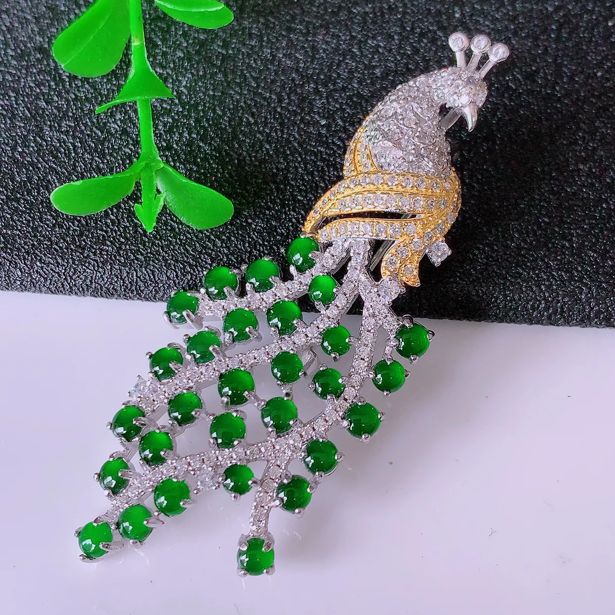 冰透满绿翡翠925银镶嵌凤凰胸针，自然光实拍，翠色灵动，颜色漂亮，种老水足，品相佳，佩戴佳品！#98.22整体55*22.5*8.5裸石2.8*2.8