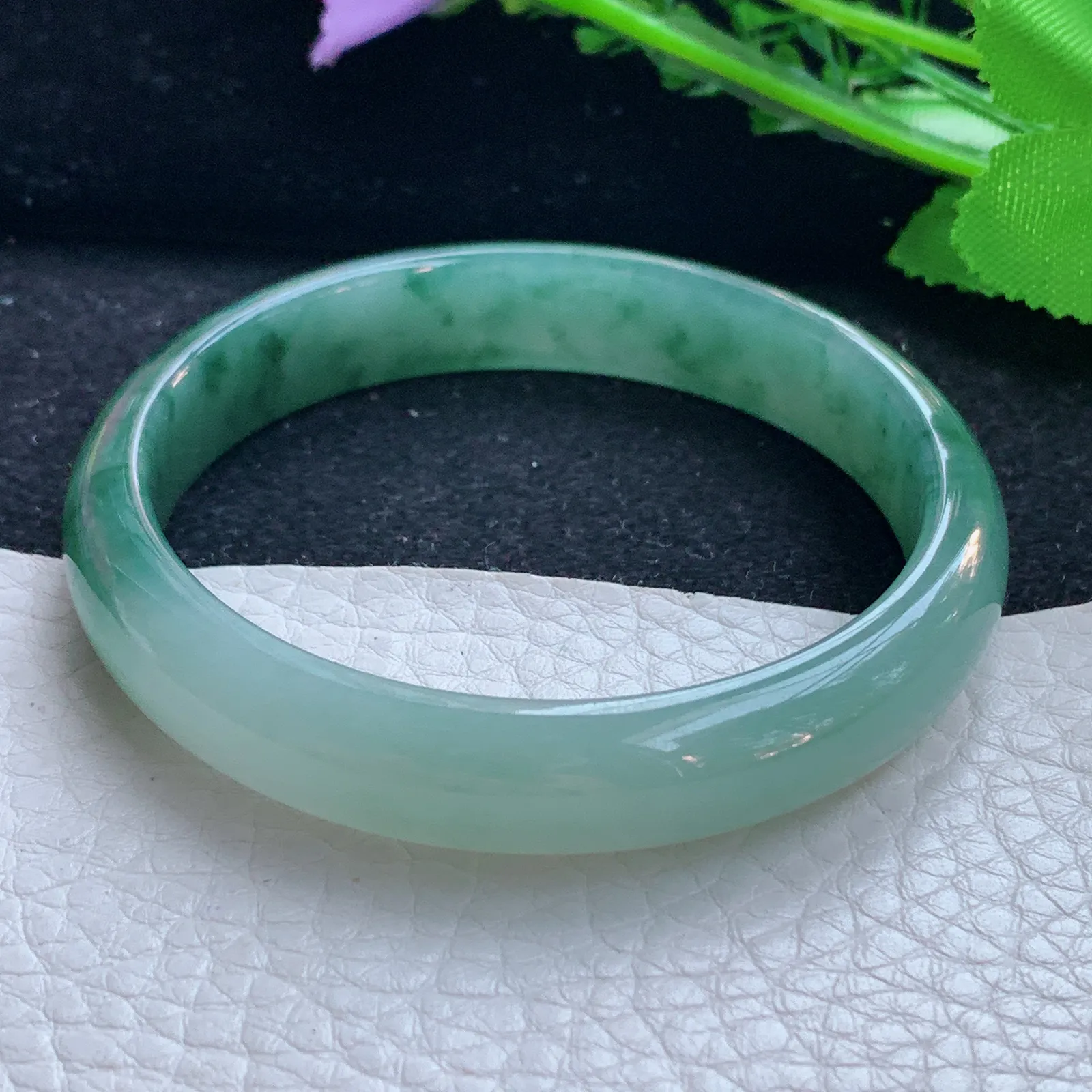 n自然光55*11*6.2招财镯 缅甸翡翠a货玉手镯半山水飘花宽边玉手环