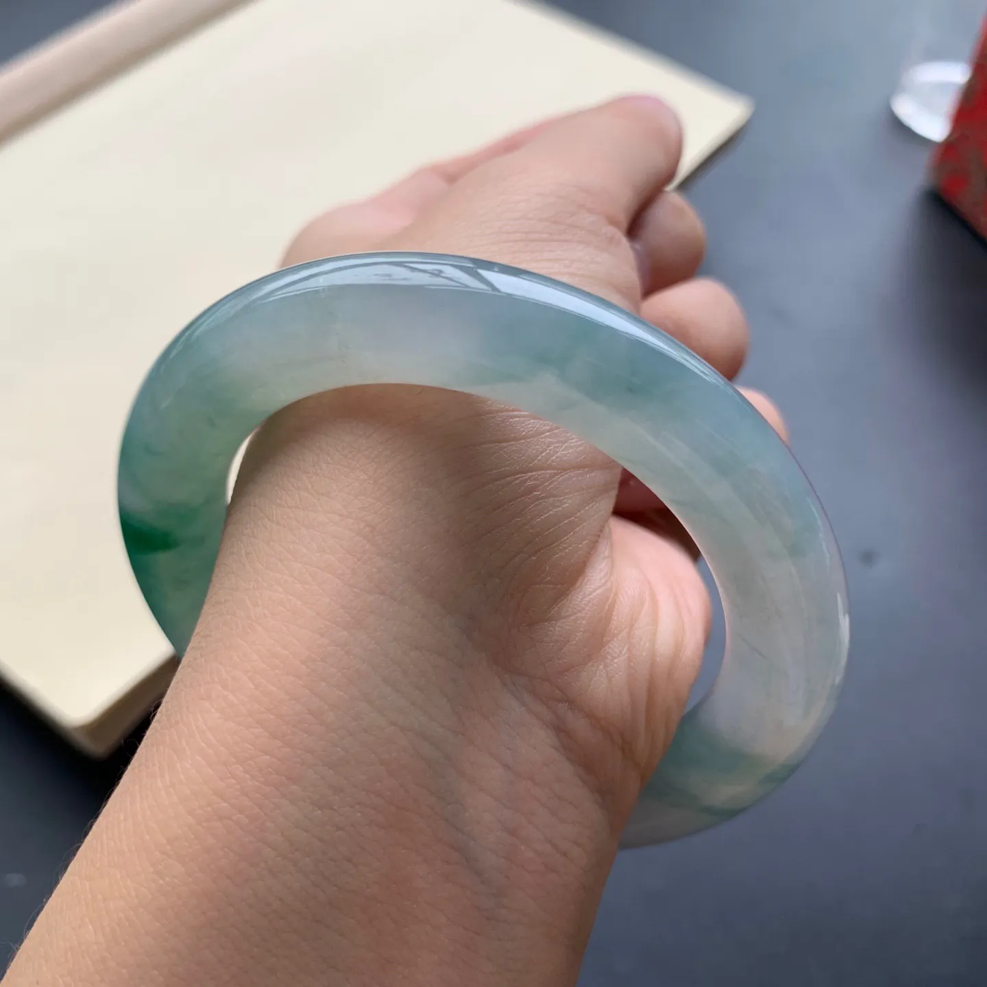 54圈口冰飘花圆条手镯 尺寸：54-11.2，无纹裂，水润饱满，花色浓郁