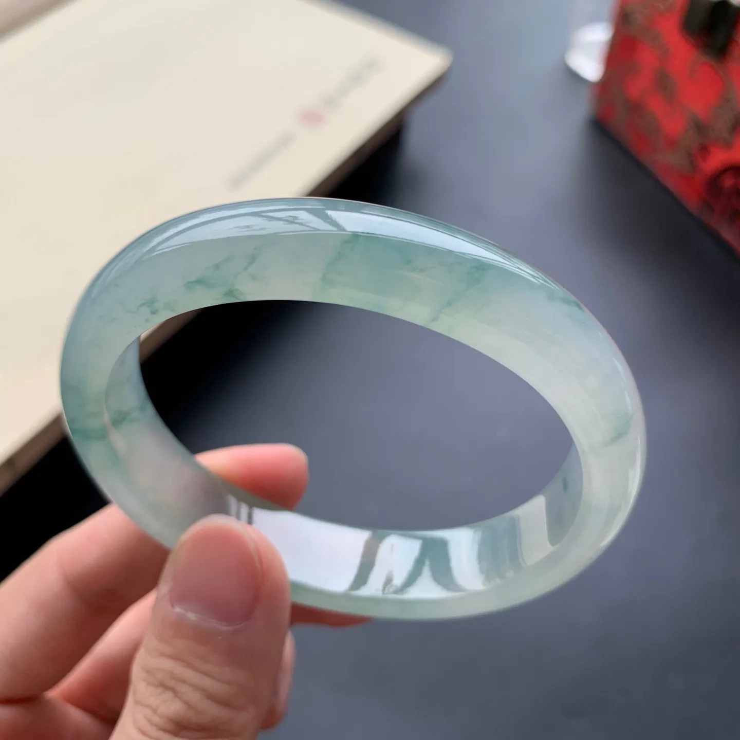 55圈口冰种飘花贵妃手镯 尺寸：55-48-12.6-7，无纹裂，冰透水润，胶感十足