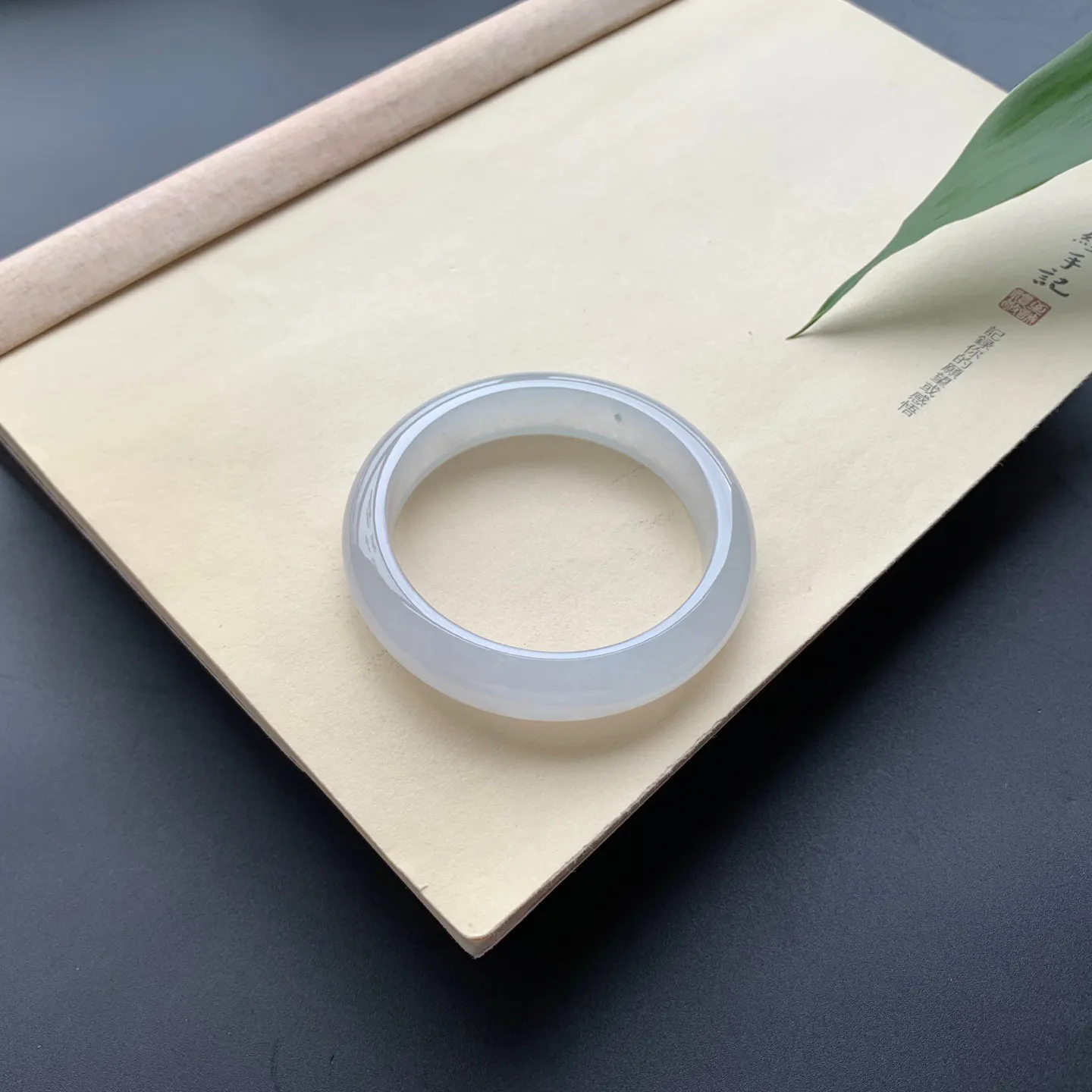 58.2圈口冰种正圈手镯 尺寸：58.2-13.8-8.6，无纹裂，水润起胶，白净光滑