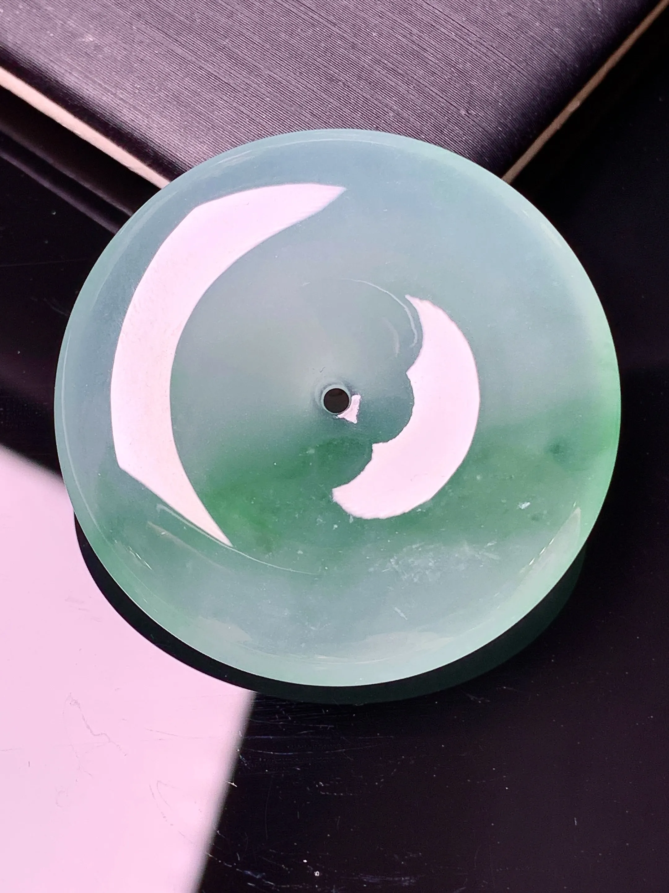 冰种平安扣吊坠 玉质细腻 色泽清新艳丽 整体尺寸34.5*6