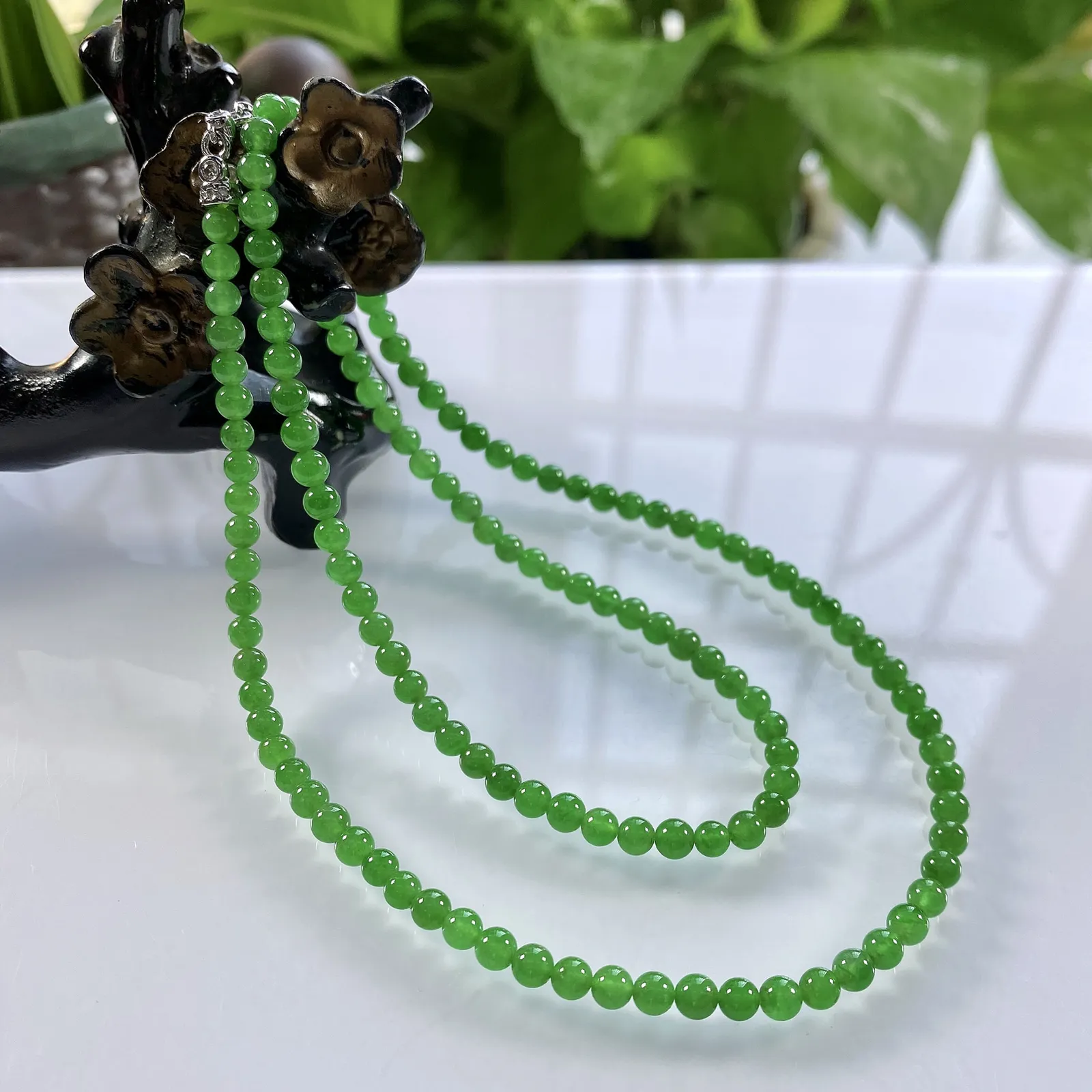 收藏级别，缅甸天然翡翠A货，卡4高冰种起光起胶正阳绿小米珠项链手链，尺寸：4mm/130颗，长度540mm，重量：16.08g
