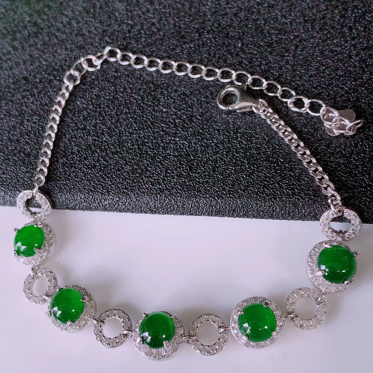 冰透满绿翡翠925银镶嵌手链，自然光实拍，翠色灵动，颜色漂亮，种老水足，品相佳，佩戴佳品！#97.2