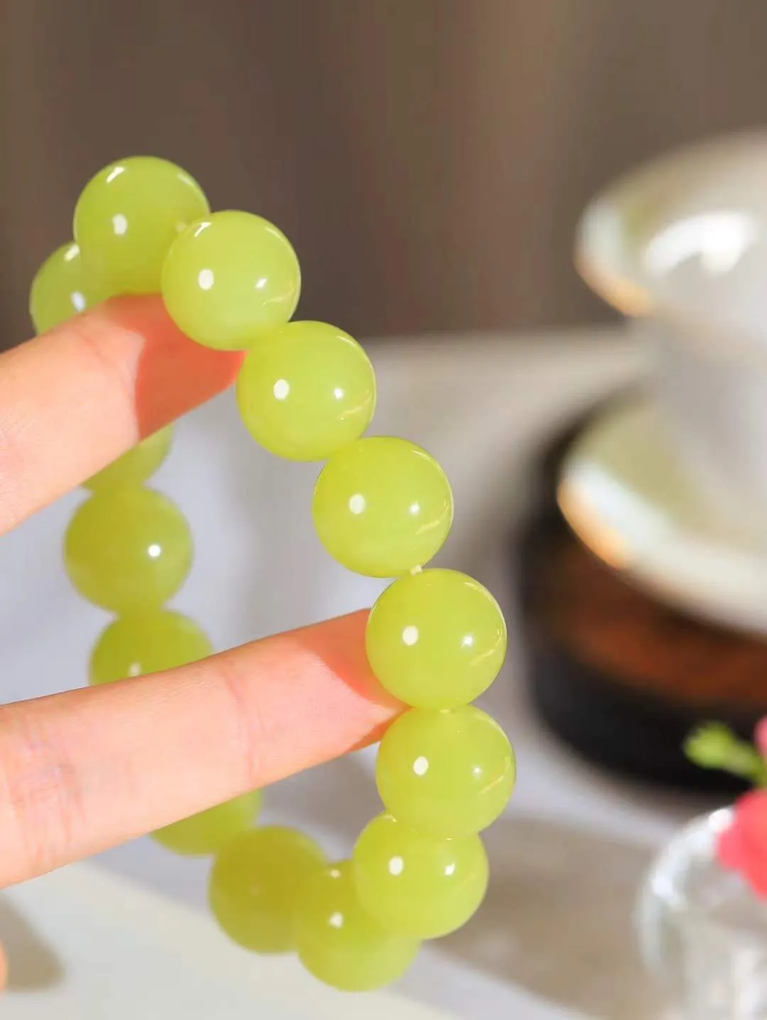 【珠圆玉润.手串】

收藏级臻品️和田玉黄口珠圆玉润手串 玉质温润细腻  整串打磨圆润，佩戴舒适。珠珠落玉盘，间关莺语花底滑，一生美好时光，无论身在何处，都有它相伴相守。事事顺遂，幸福美满，吉祥如意。重90.8克 尺寸取一16.1mm  FDA-221102433