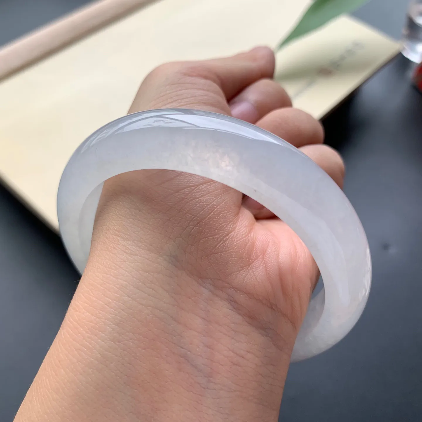 58.2圈口冰种正圈手镯 尺寸：58.2-13.8-8.6，无纹裂，水润起胶，白净光滑