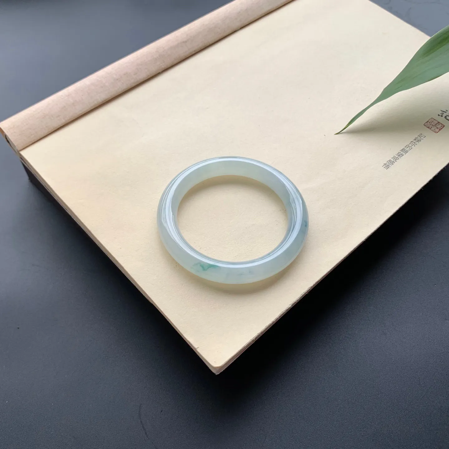 53.6圈口冰飘花圆条手镯 尺寸：53.6-9.8，水润起胶，条形饱满