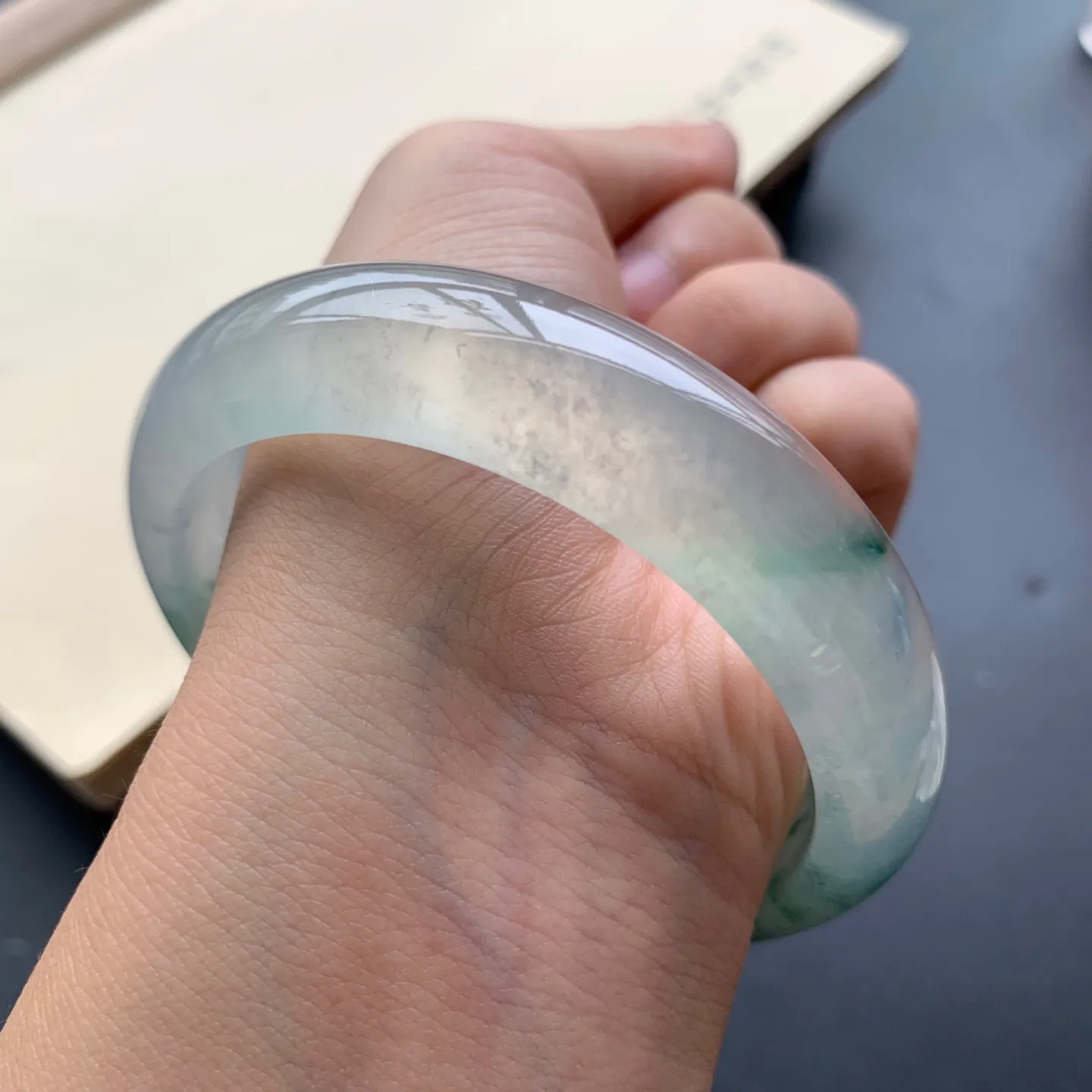 58.5圈口冰种飘花正圈手镯 尺寸：58.5-15-8.3，无纹裂，水润透亮，胶感十足