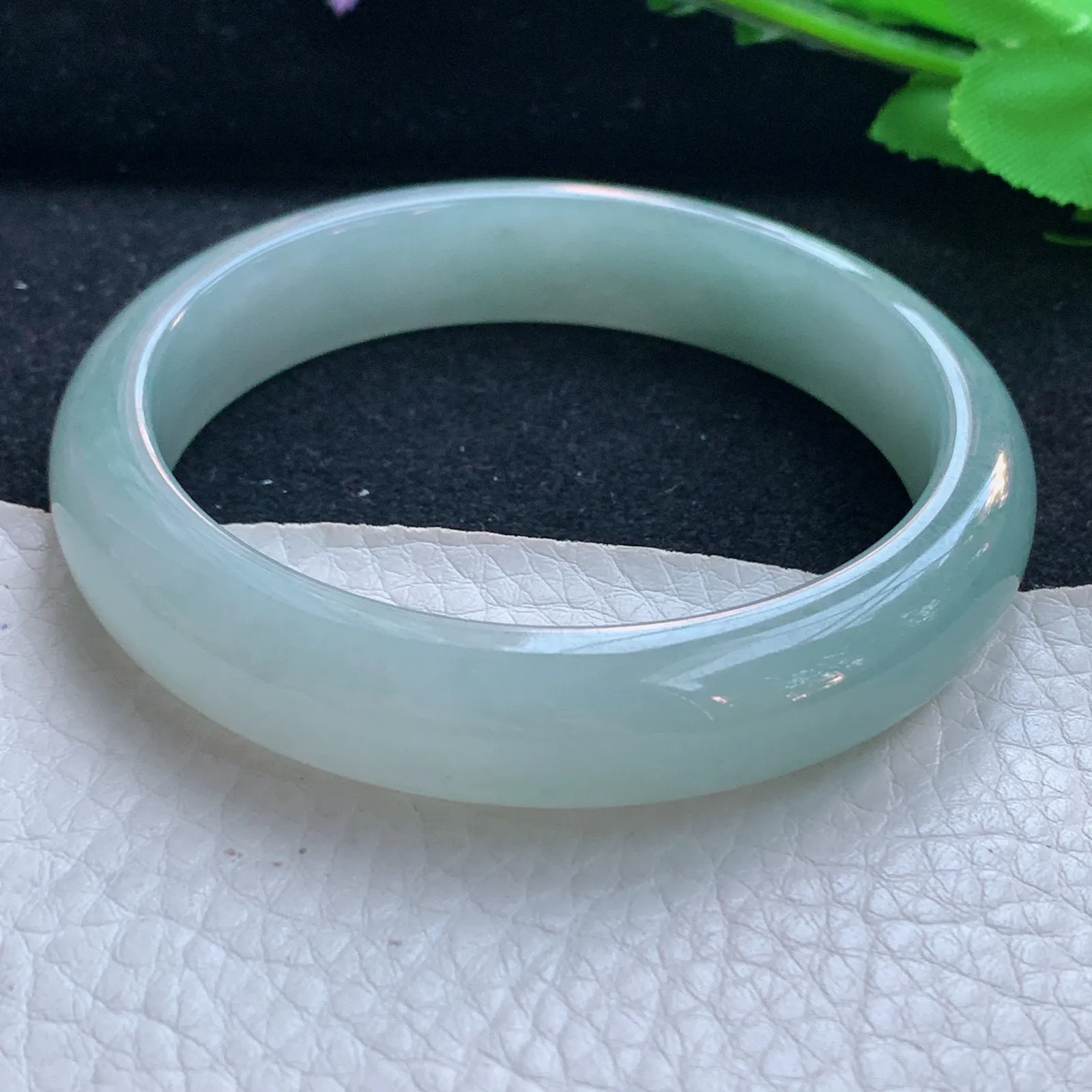 js自然光57.5*12.5*7.5平安镯 天然缅甸翡翠a货浅绿冰润宽边玉手环