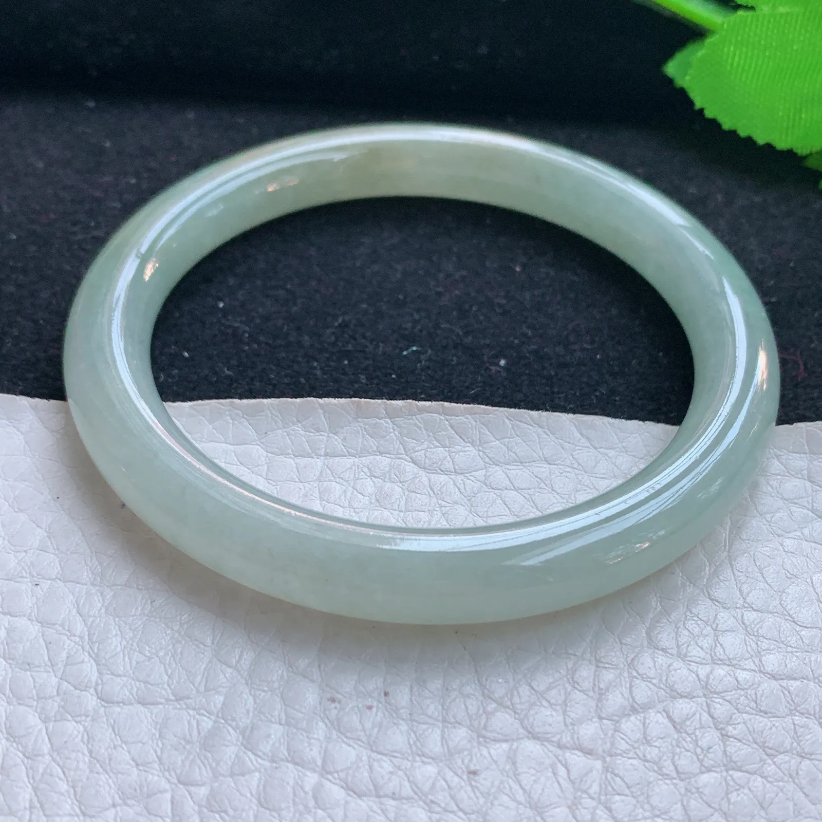 ll自然光55*8.3叮当镯 天然缅甸翡翠a货冰黄圆条玉镯子 玉手环 美人镯