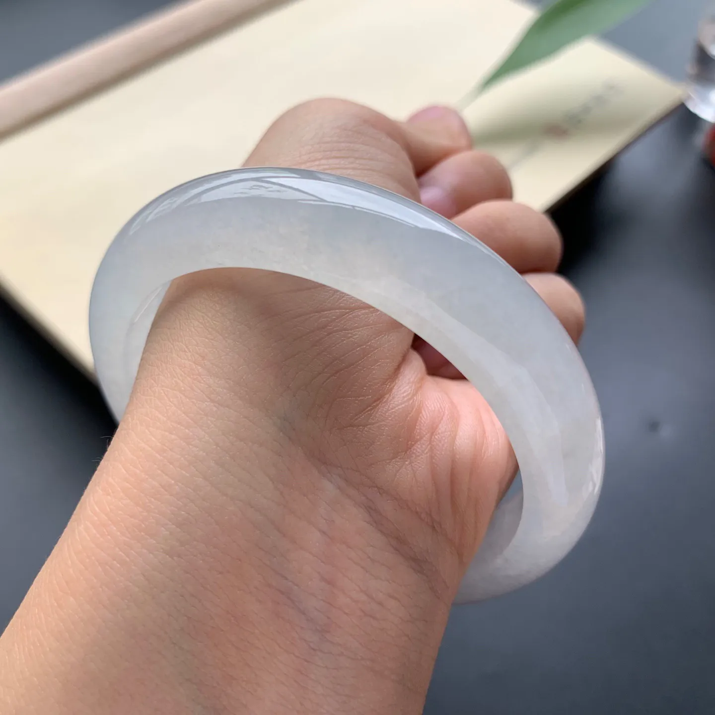 58.2圈口冰种正圈手镯 尺寸：58.2-13.8-8.6，无纹裂，水润起胶，白净光滑